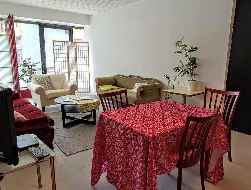Lounge-Style-Hostel