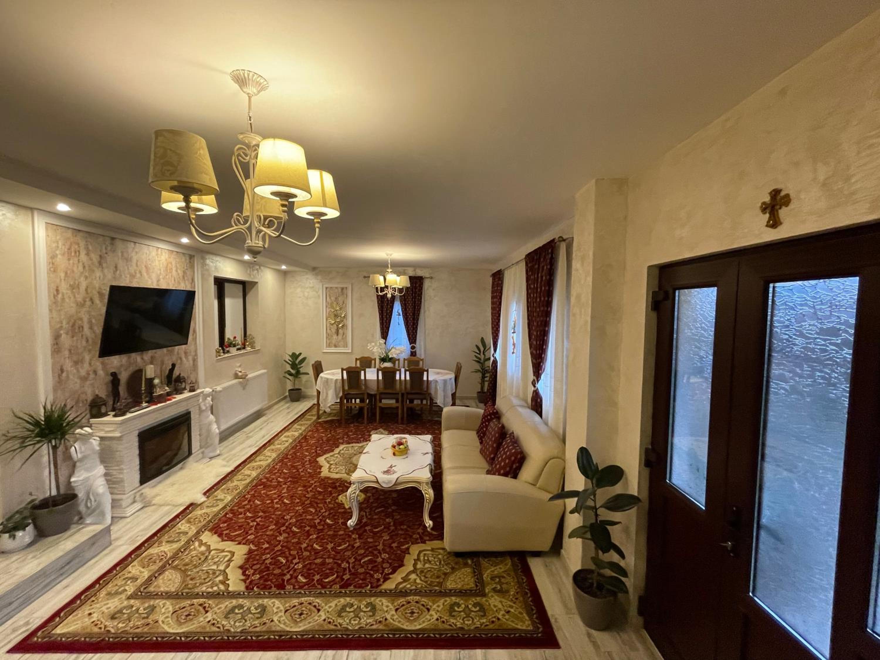 Casa cu Pitici view 4