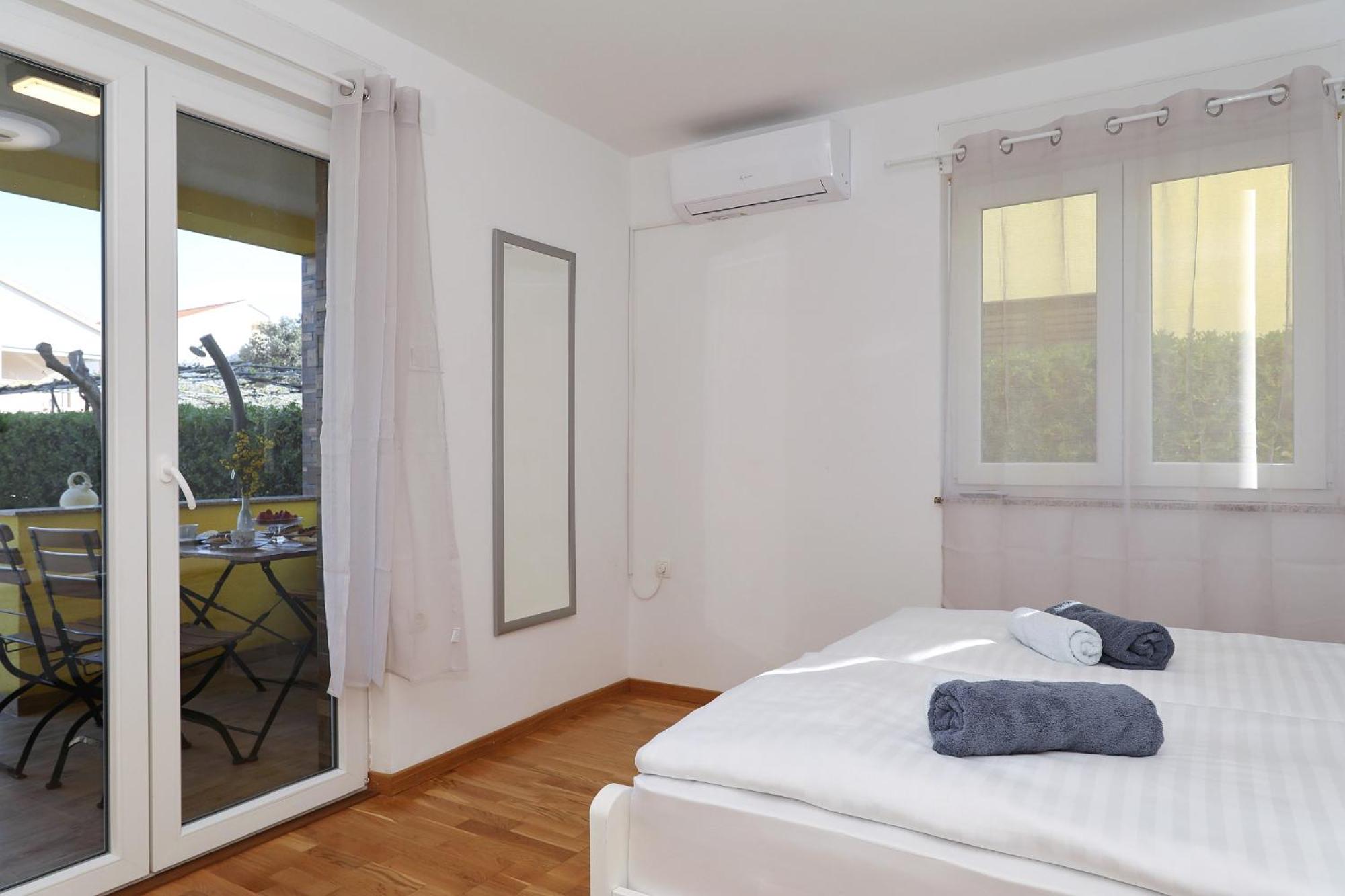 Apartments Oliva