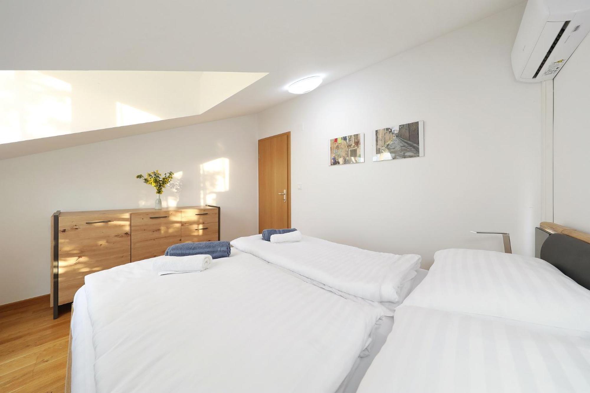 Apartments Oliva