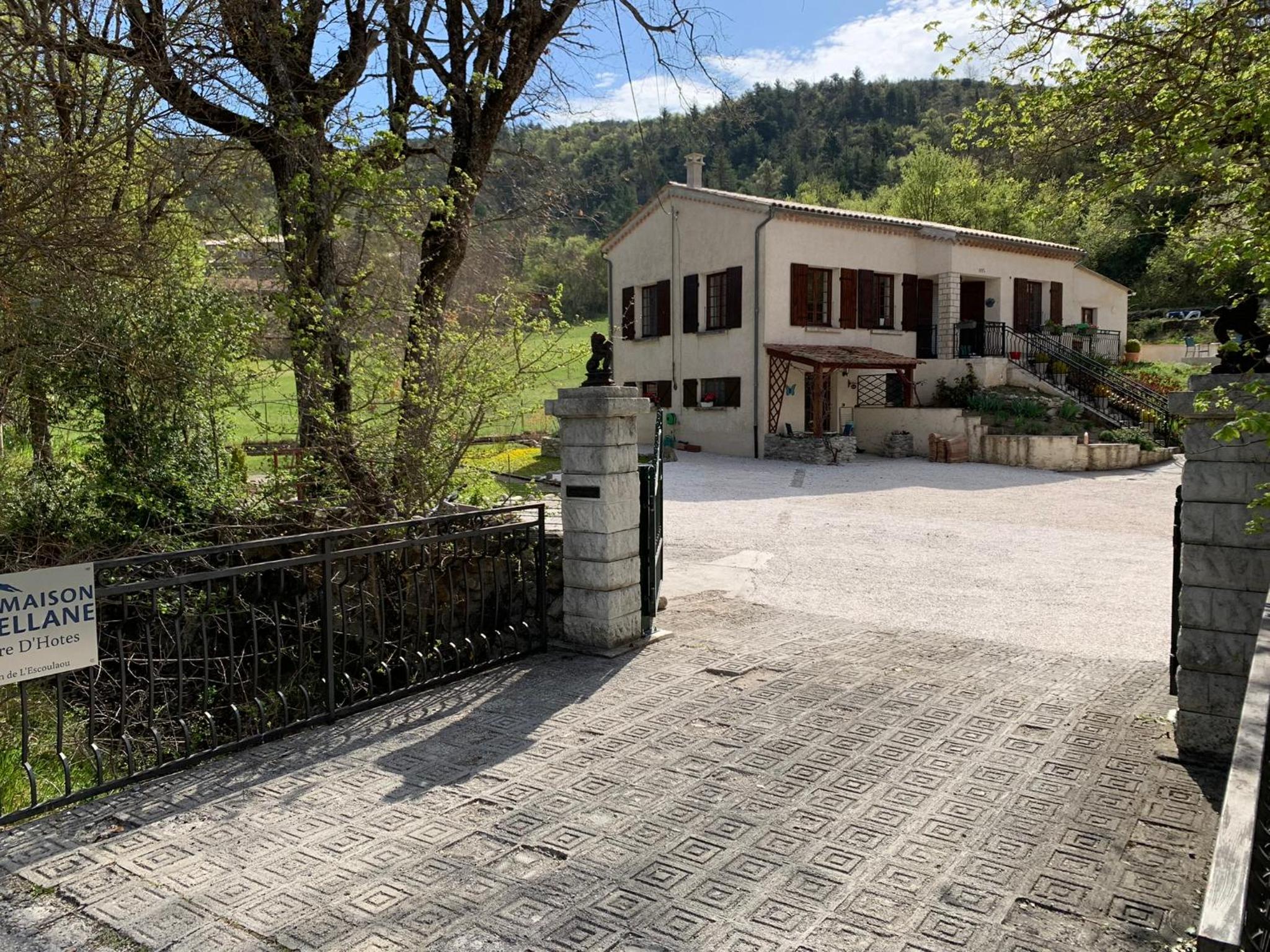 Maison Castellane Chambre d'Hotes B&B