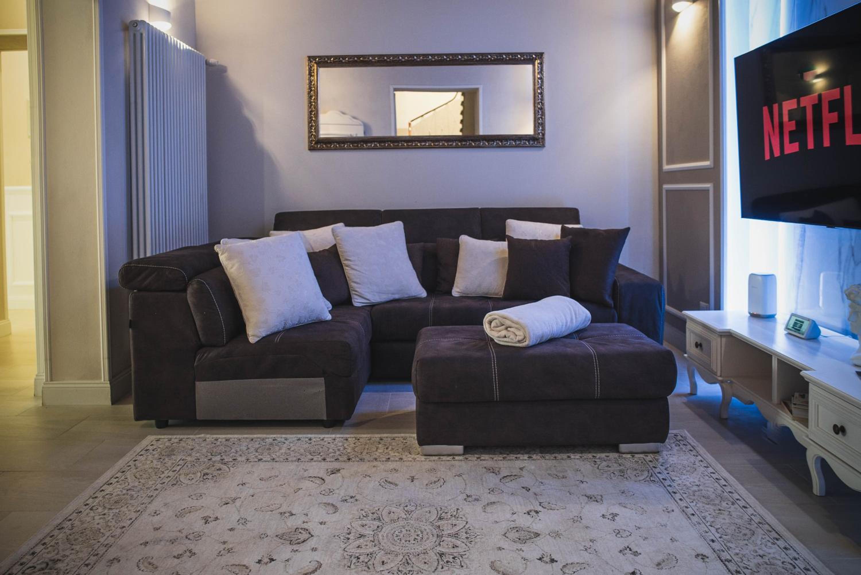BELVEDERE Luxury Apartment, view on the Lucca Walls