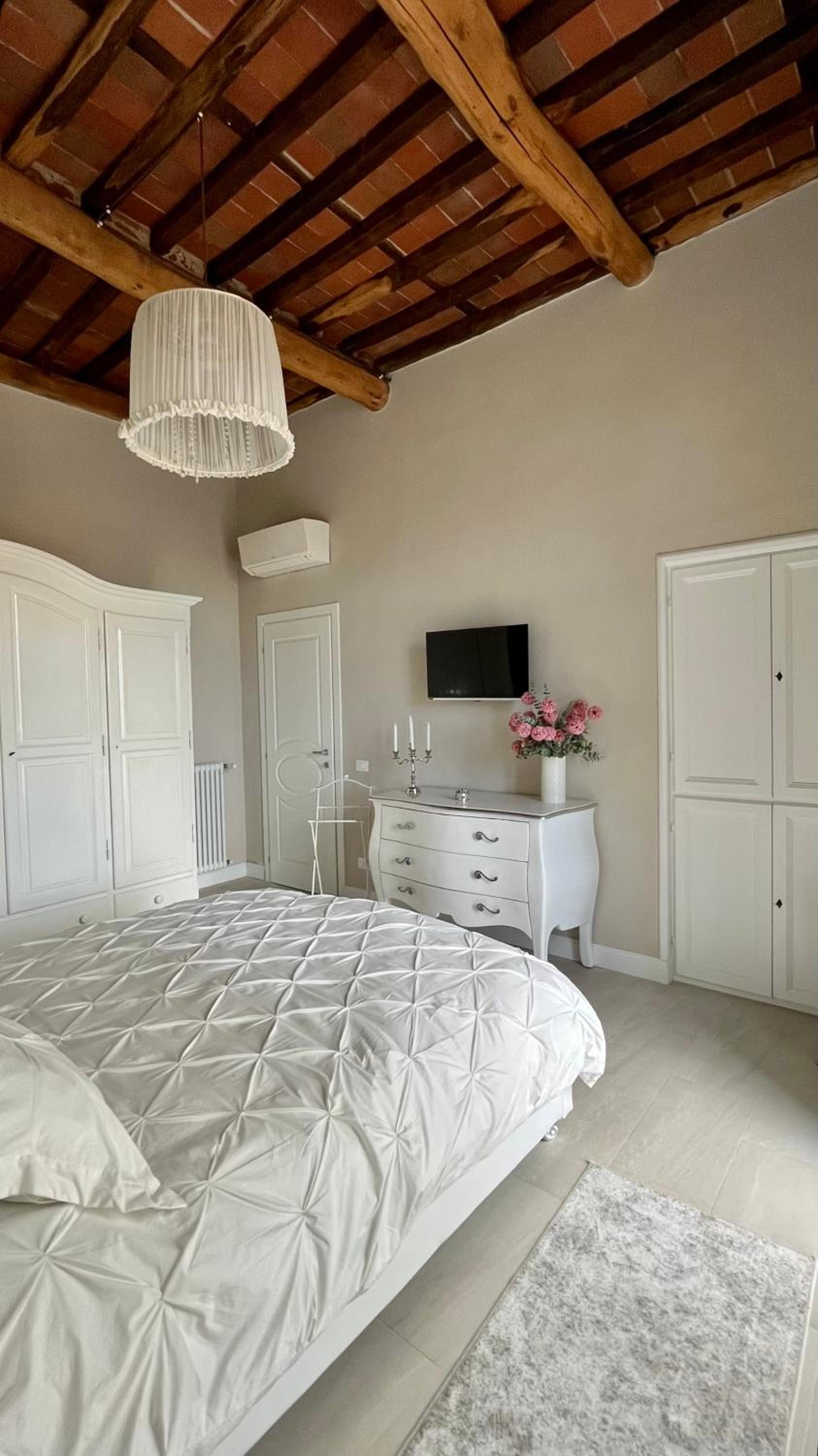 BELVEDERE Luxury Apartment, view on the Lucca Walls