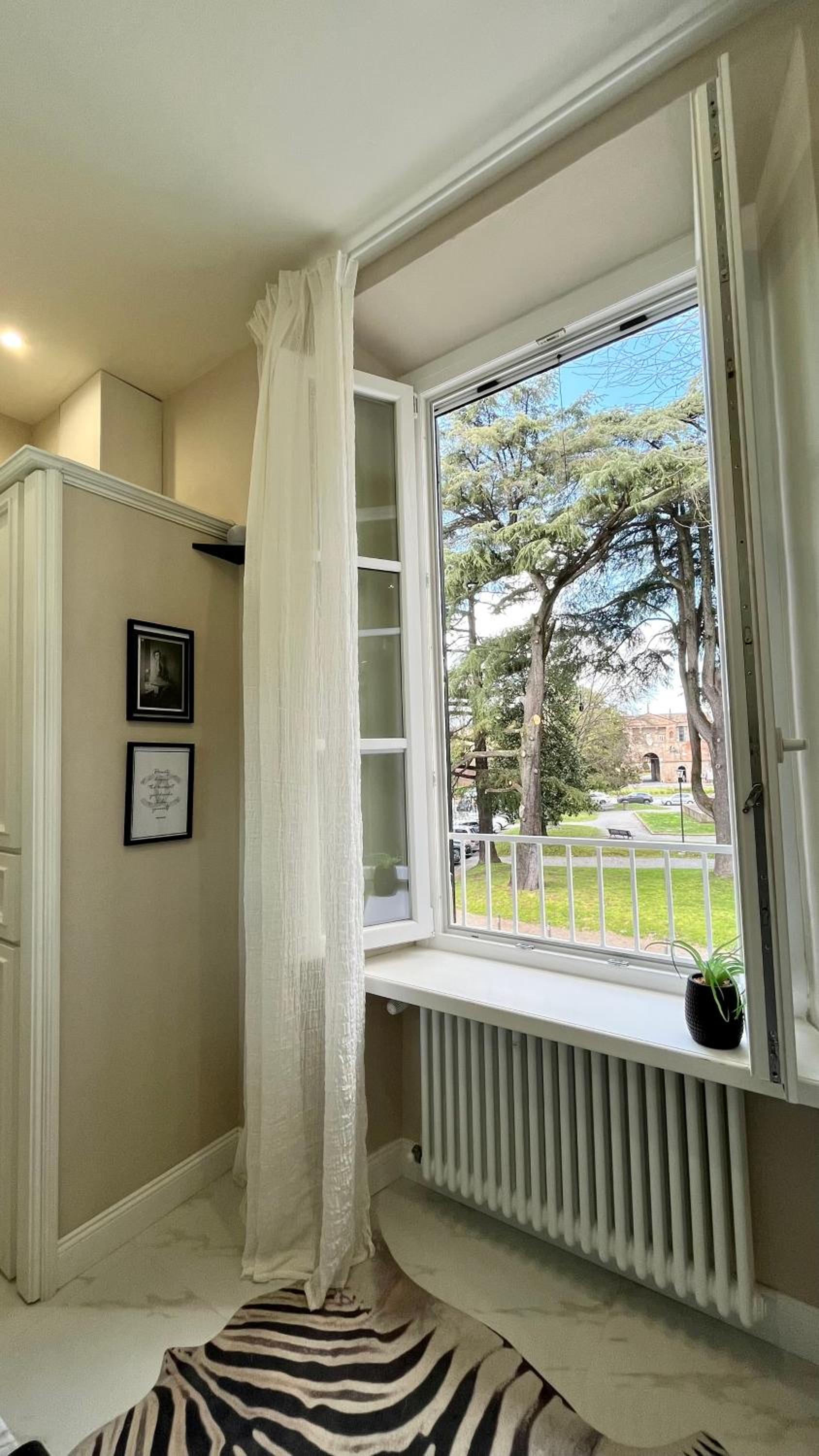 BELVEDERE Luxury Apartment, view on the Lucca Walls