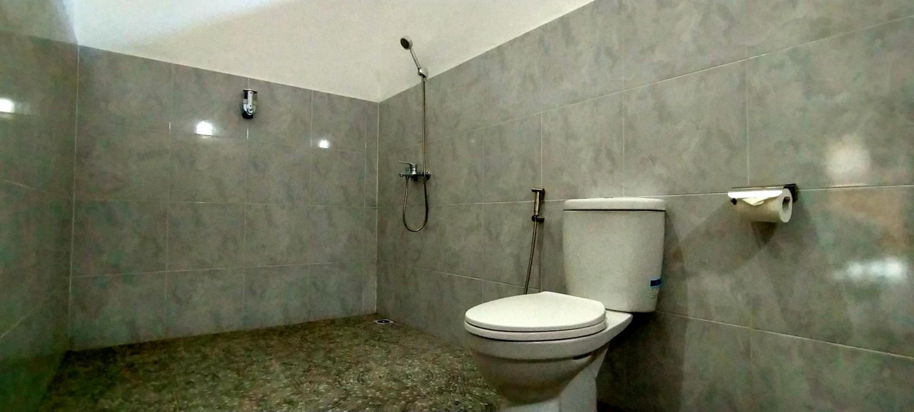 Tunjung guest house lovina beach view 4