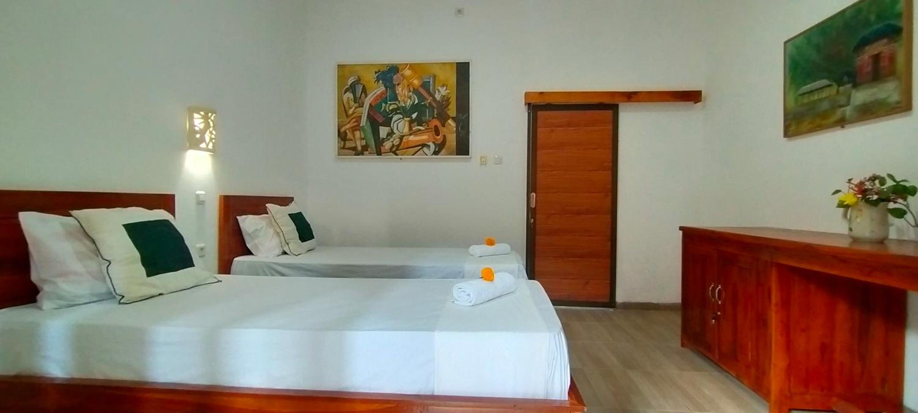 Tunjung guest house lovina beach view 5