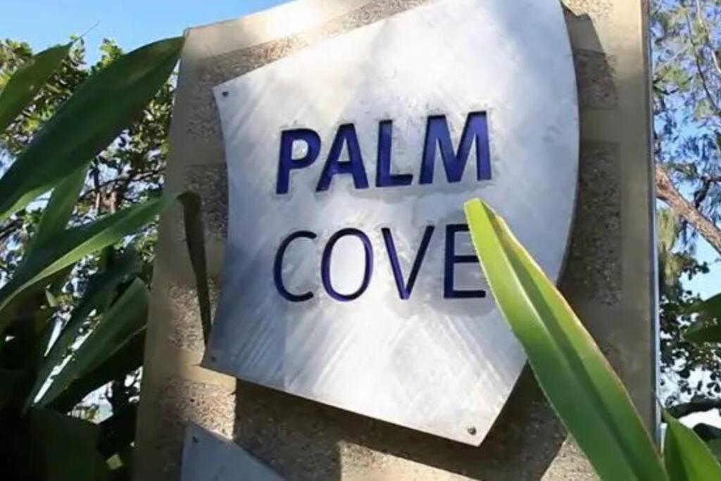 The Palms Retreat - Alassio Beachfront Resort