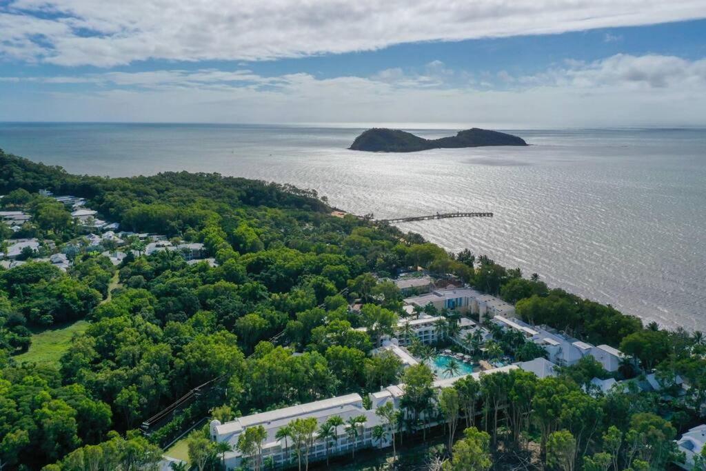 The Palms Retreat - Alassio Beachfront Resort