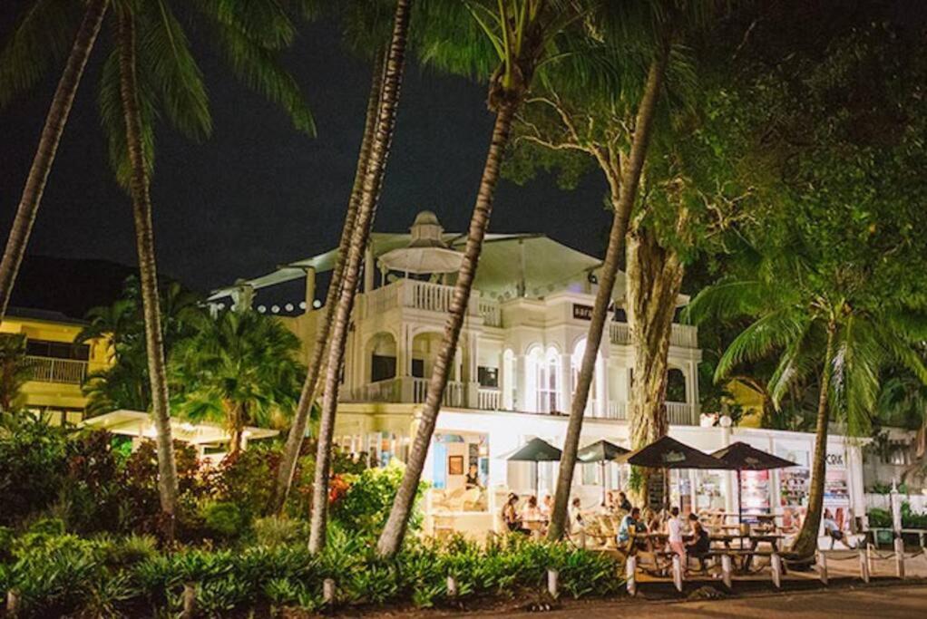The Palms Retreat - Alassio Beachfront Resort