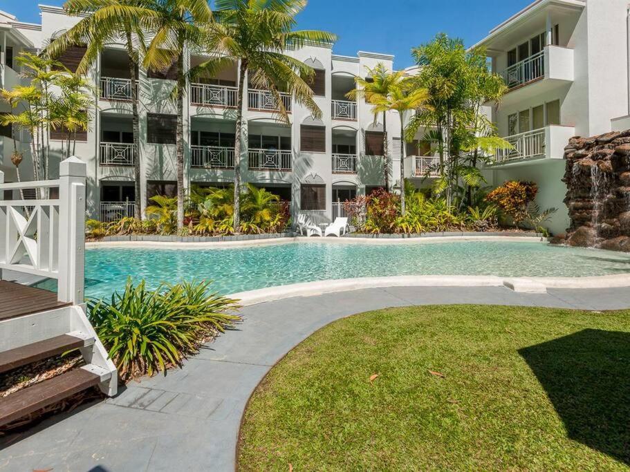 The Palms Retreat - Alassio Beachfront Resort