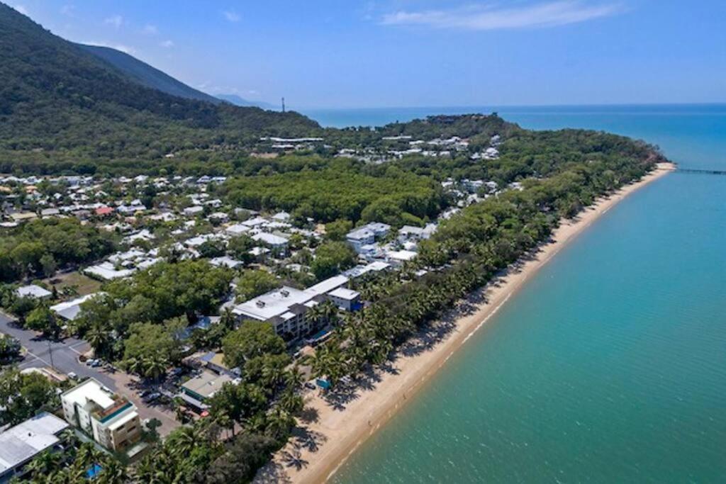The Palms Retreat - Alassio Beachfront Resort