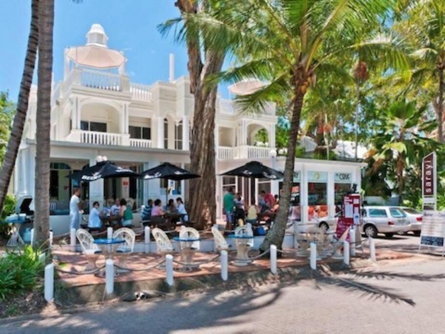 The Palms Retreat - Alassio Beachfront Resort