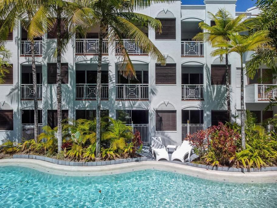The Palms Retreat - Alassio Beachfront Resort
