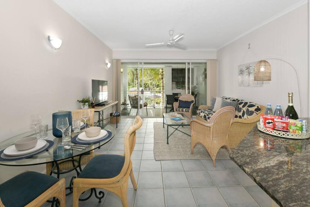 The Palms Retreat - Alassio Beachfront Resort