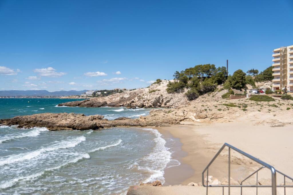 1ºlineaMar-exclusive-Chill-wifi-SeaViews-PortAventura6 view 3