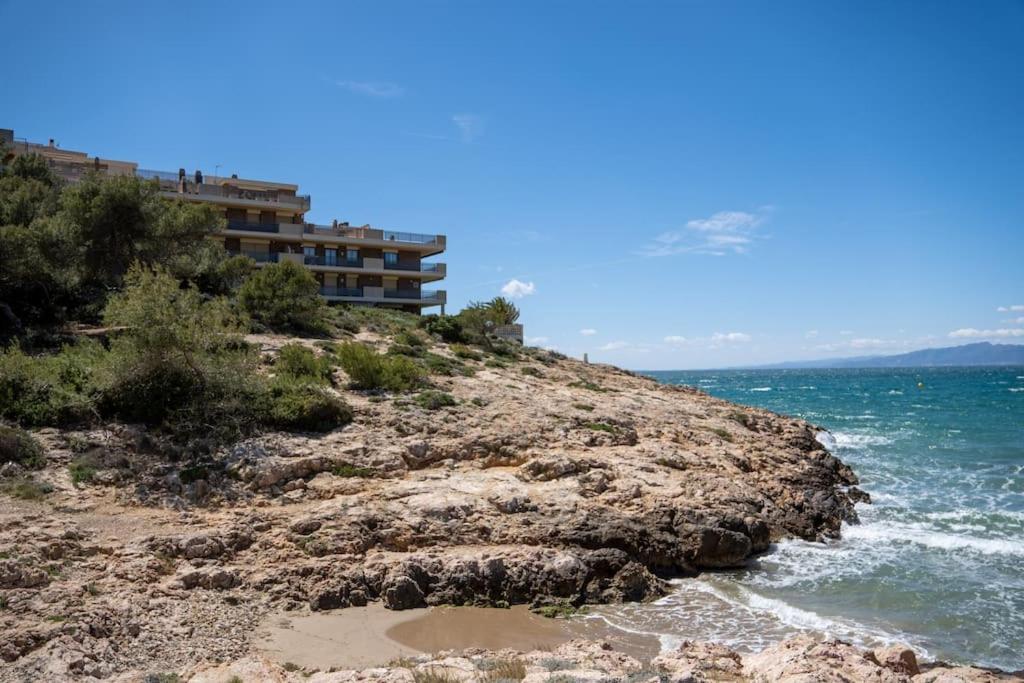 1ºlineaMar-exclusive-Chill-wifi-SeaViews-PortAventura6 view 5