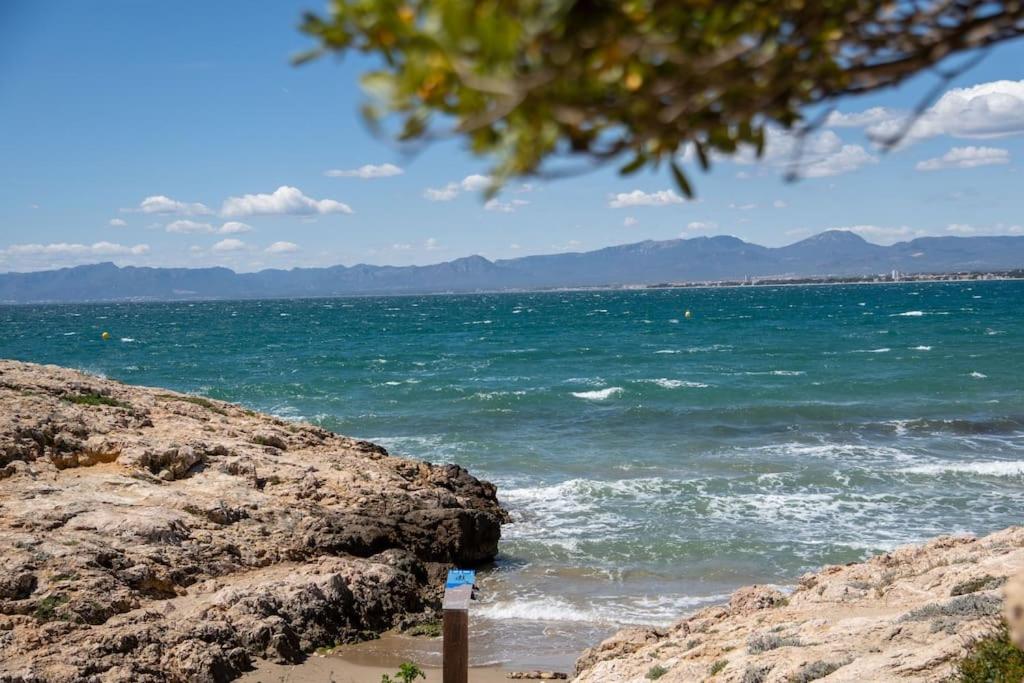 1ºlineaMar-exclusive-Chill-wifi-SeaViews-PortAventura6 view 4
