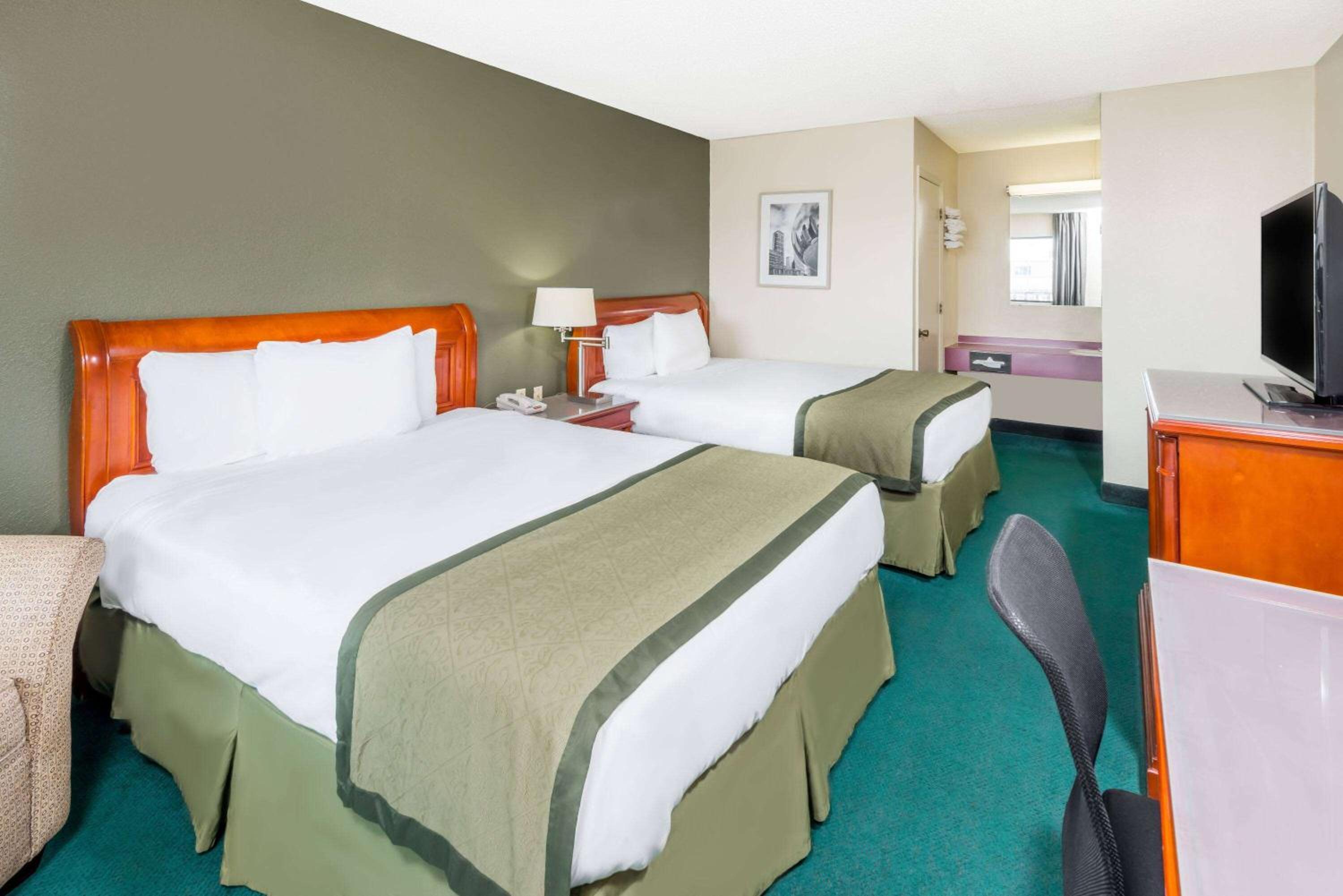 Hannibal Vacations - Days Inn by Wyndham Hannibal - Property Image 4