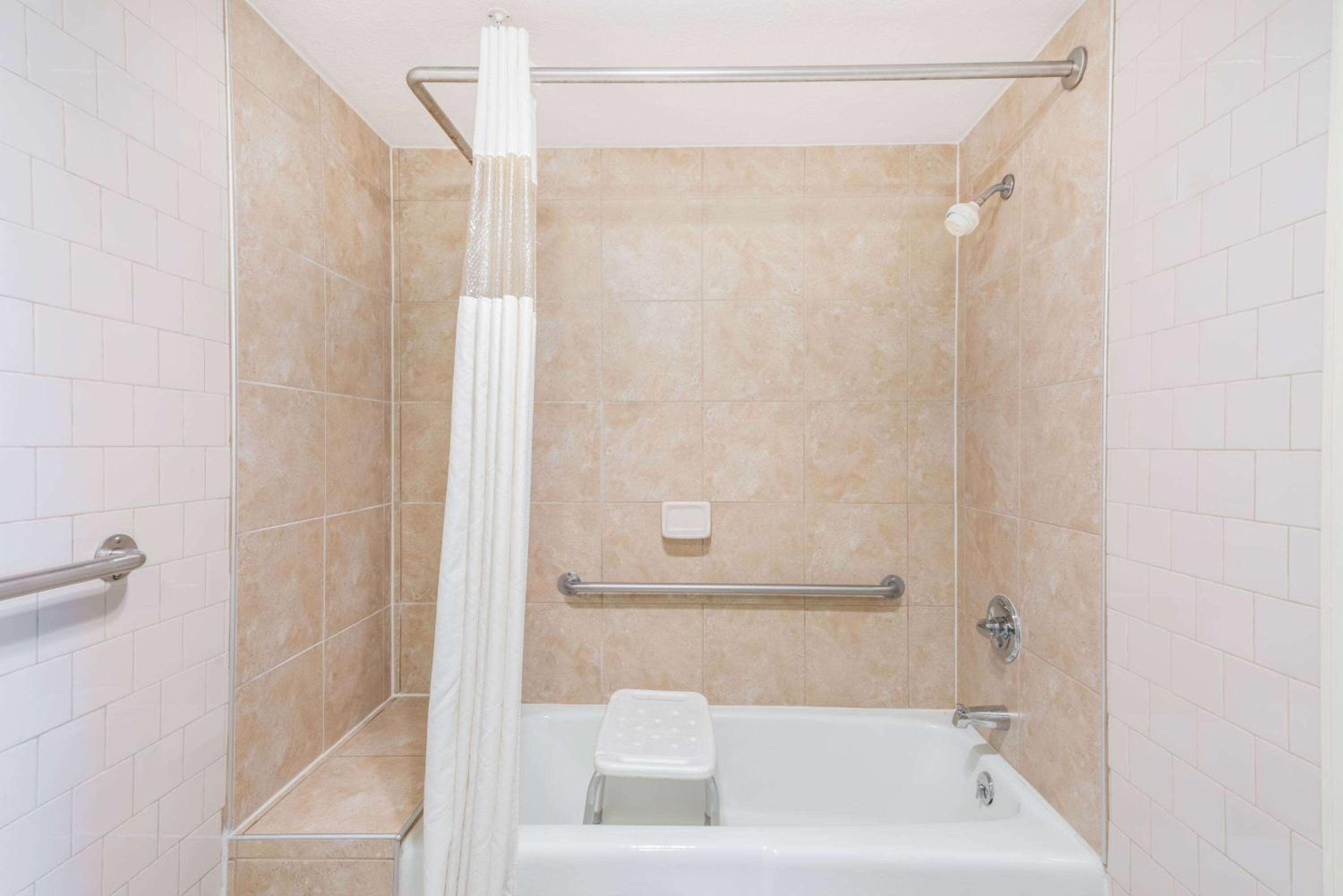 Days Inn by Wyndham Hannibal view 2