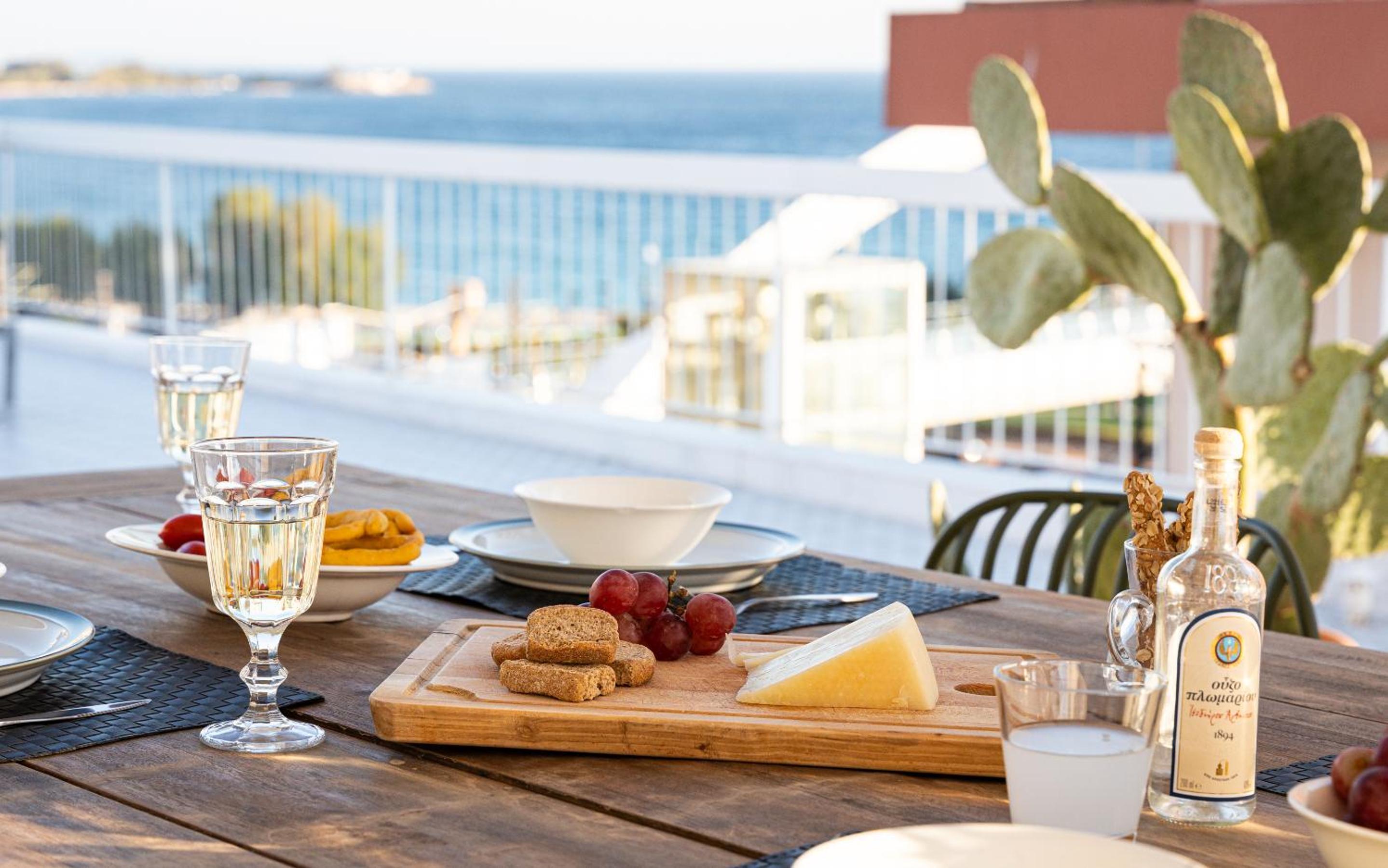Sea View Beach Penthouse - Athens Coast