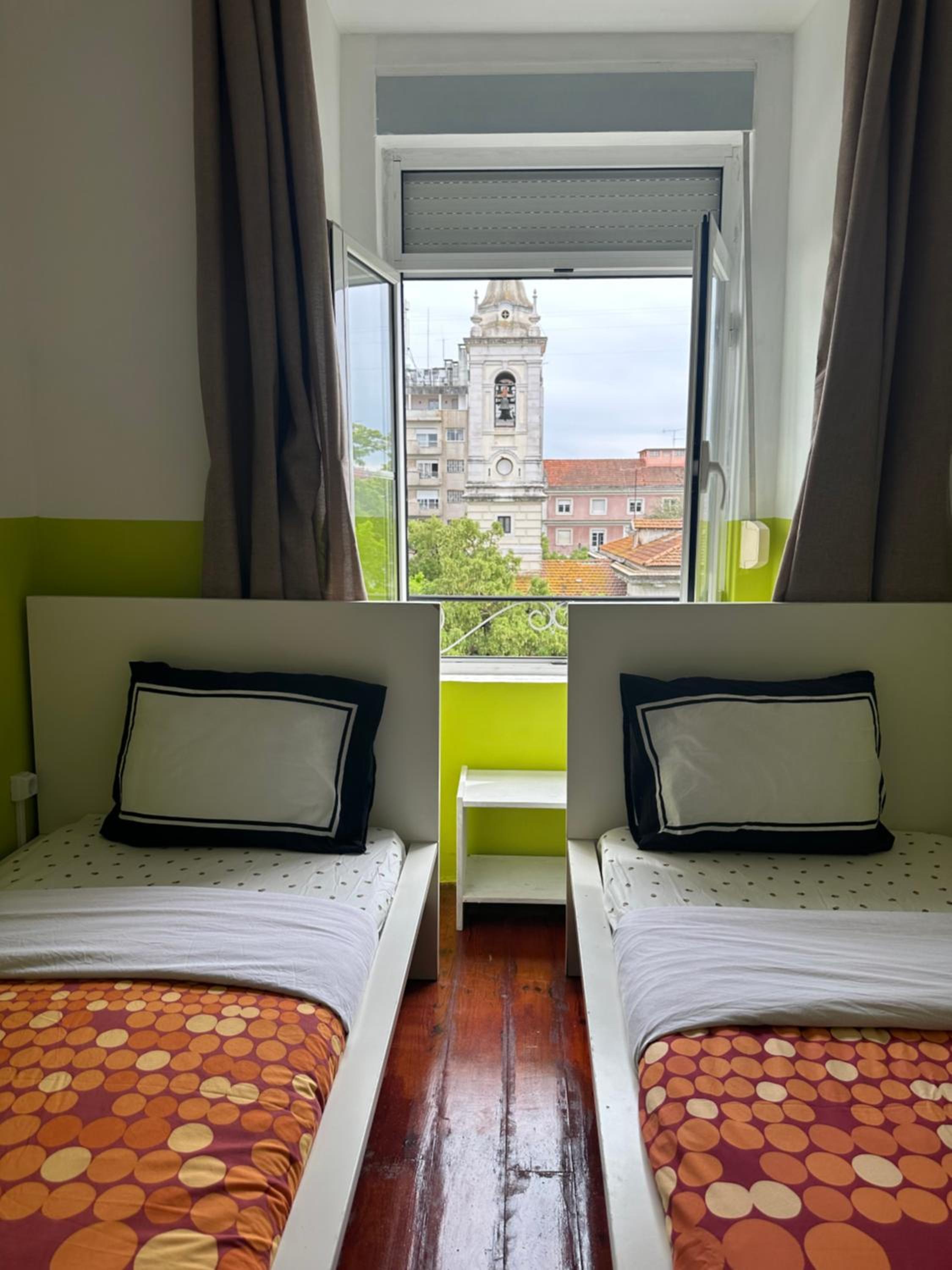 Shangri-La Hostel Anjos