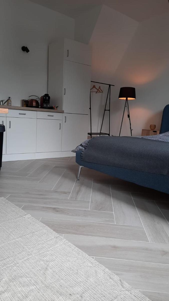 Suite city center in quiet street & airco view 2
