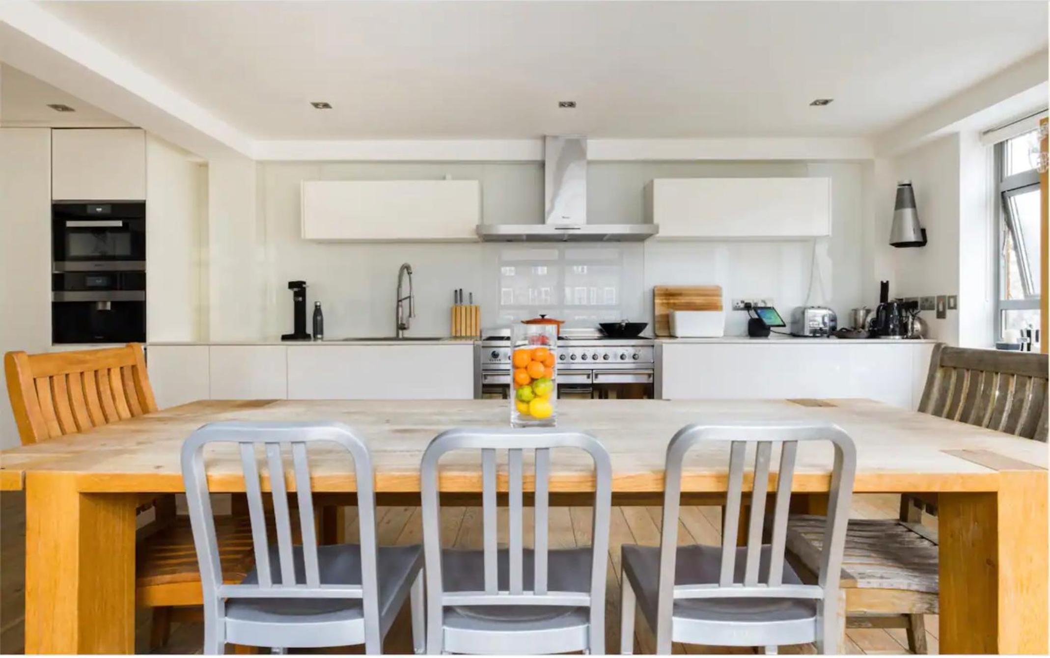 Stunning 3 bedroom, 3 bathroom duplex with terrace