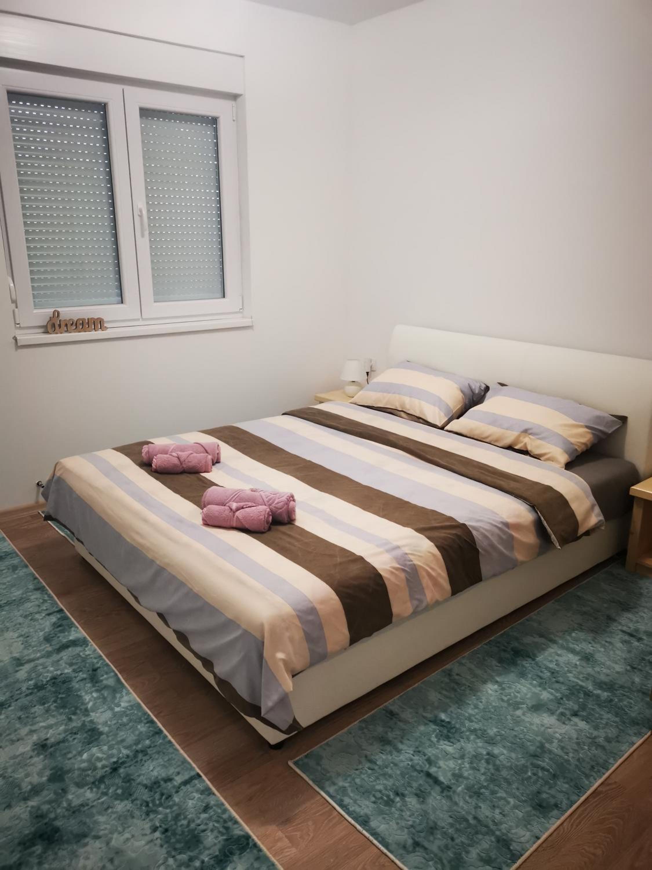 Apartman and rooms Dream House