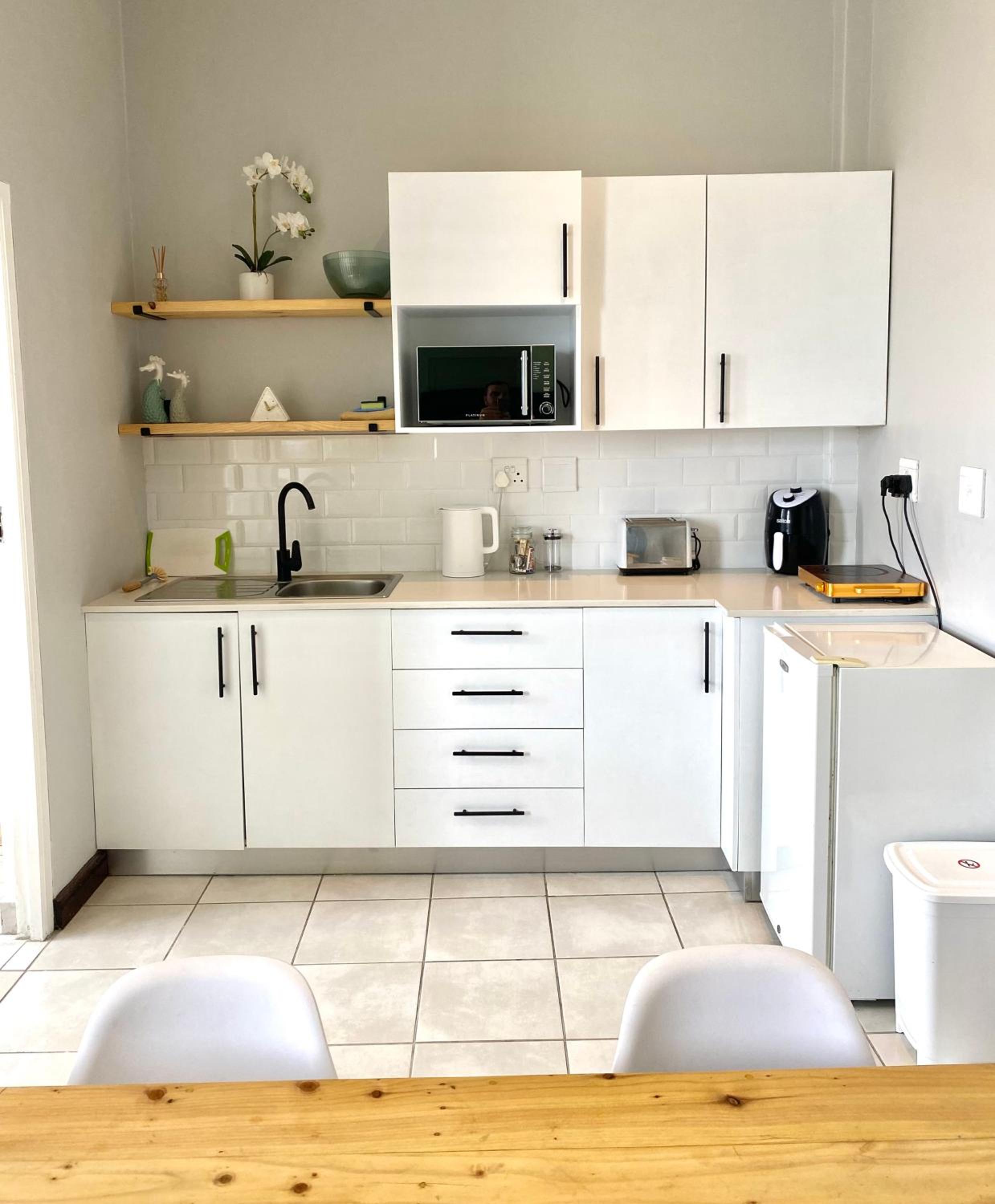 Beachside Studio Apartment on Surfers Corner view 4