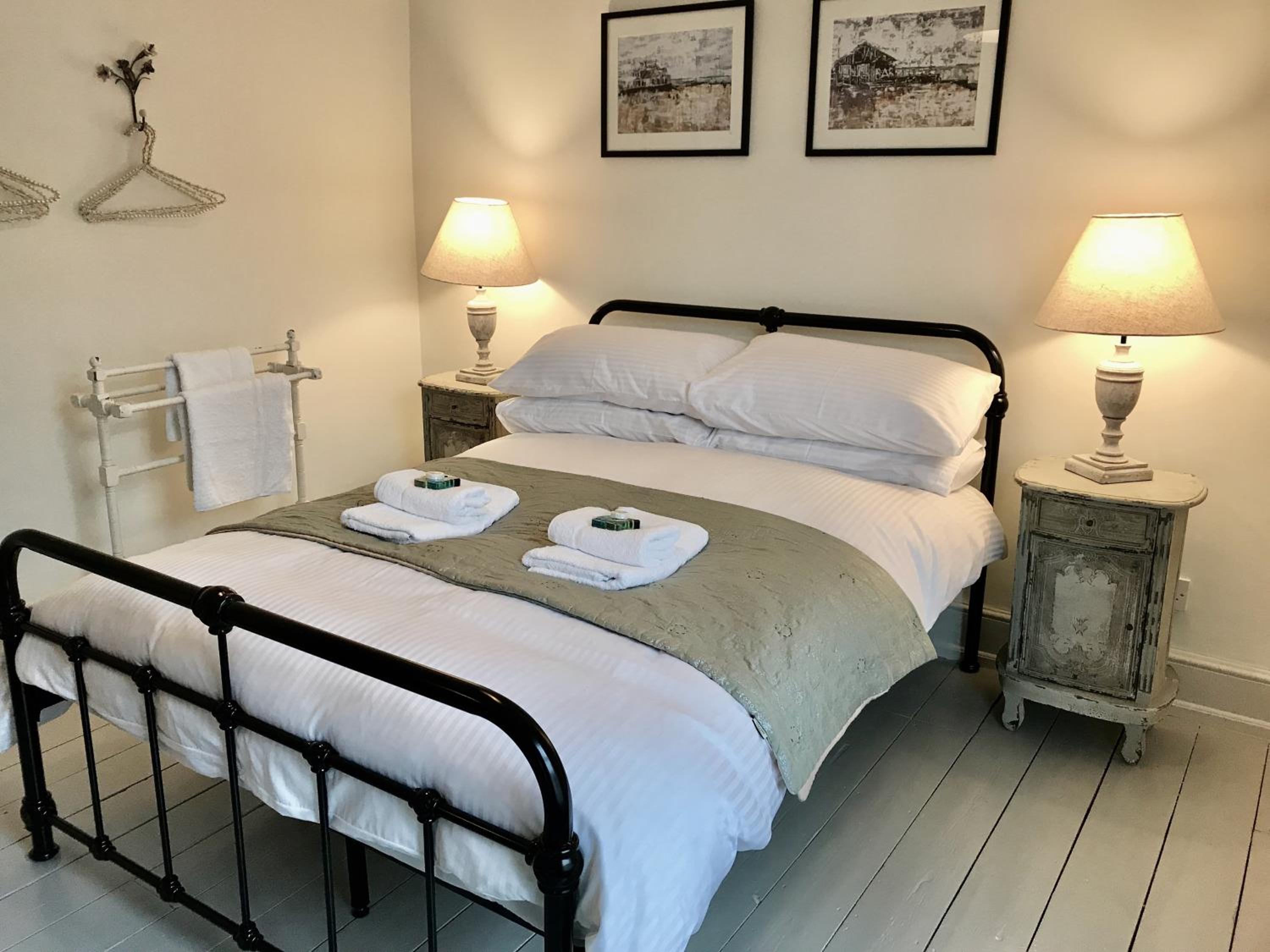 Delightful Seaside Binnacle Cottage -hosted by Whitstable-Holidays view 4