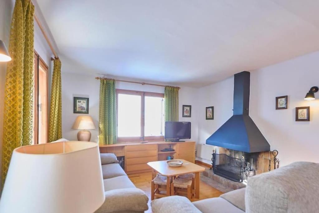 Casa l'Avet. El Vilar d'Urtx view 4