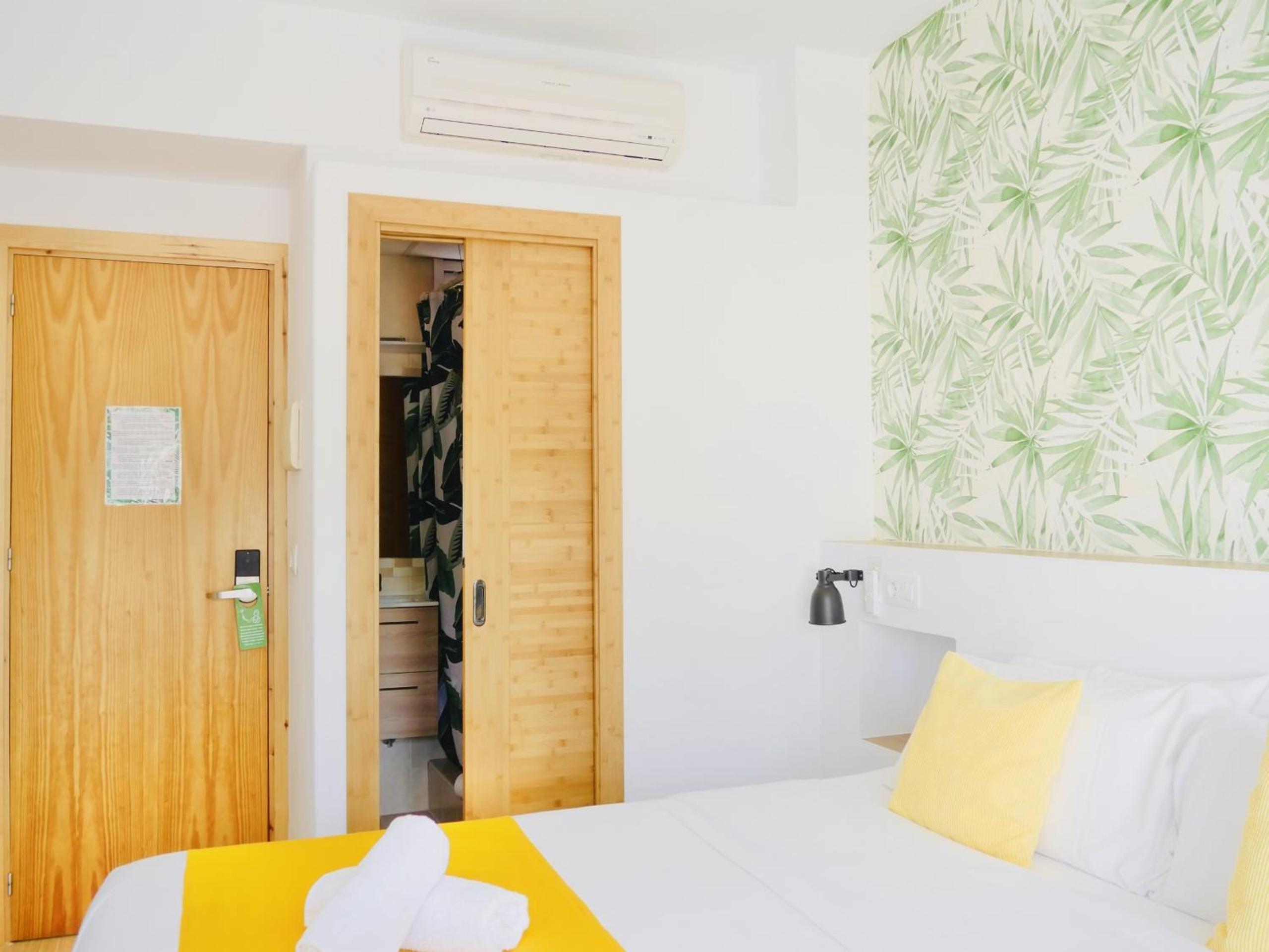 Nanit Rooms Ibiza Hostal
