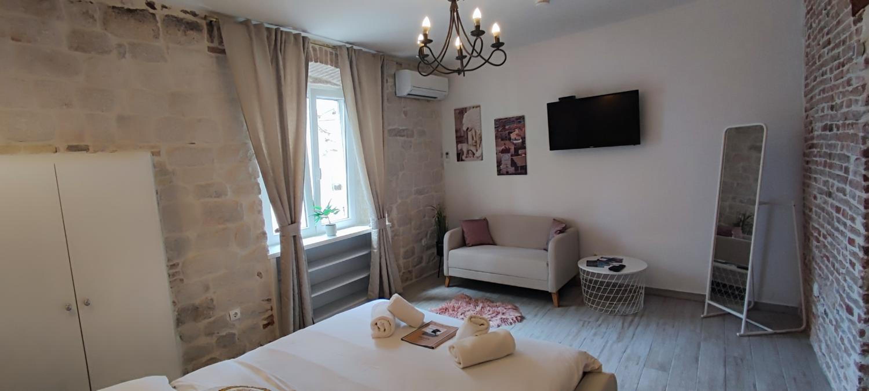 Studios Kadena Trogir - 18th century stone house view 2