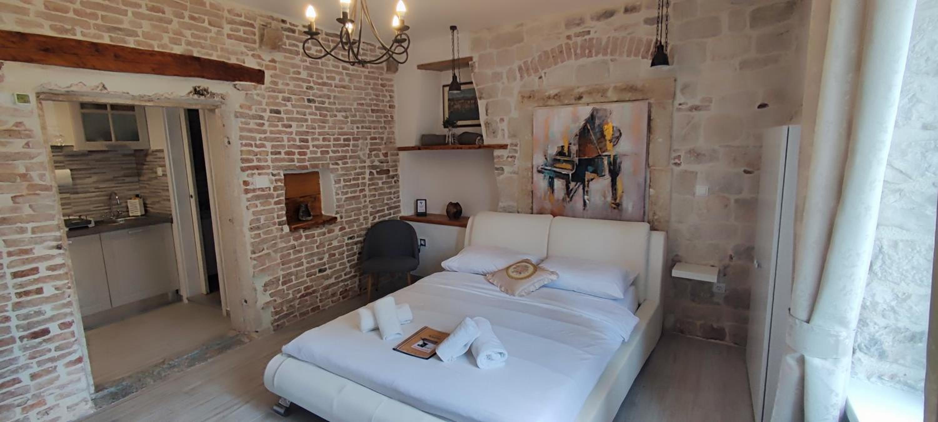 Studios Kadena Trogir - 18th century stone house view 5