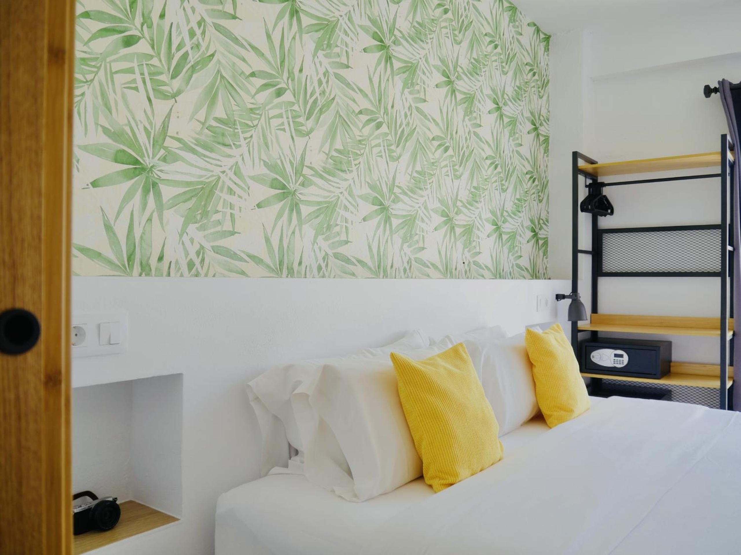 Nanit Rooms Ibiza Hostal