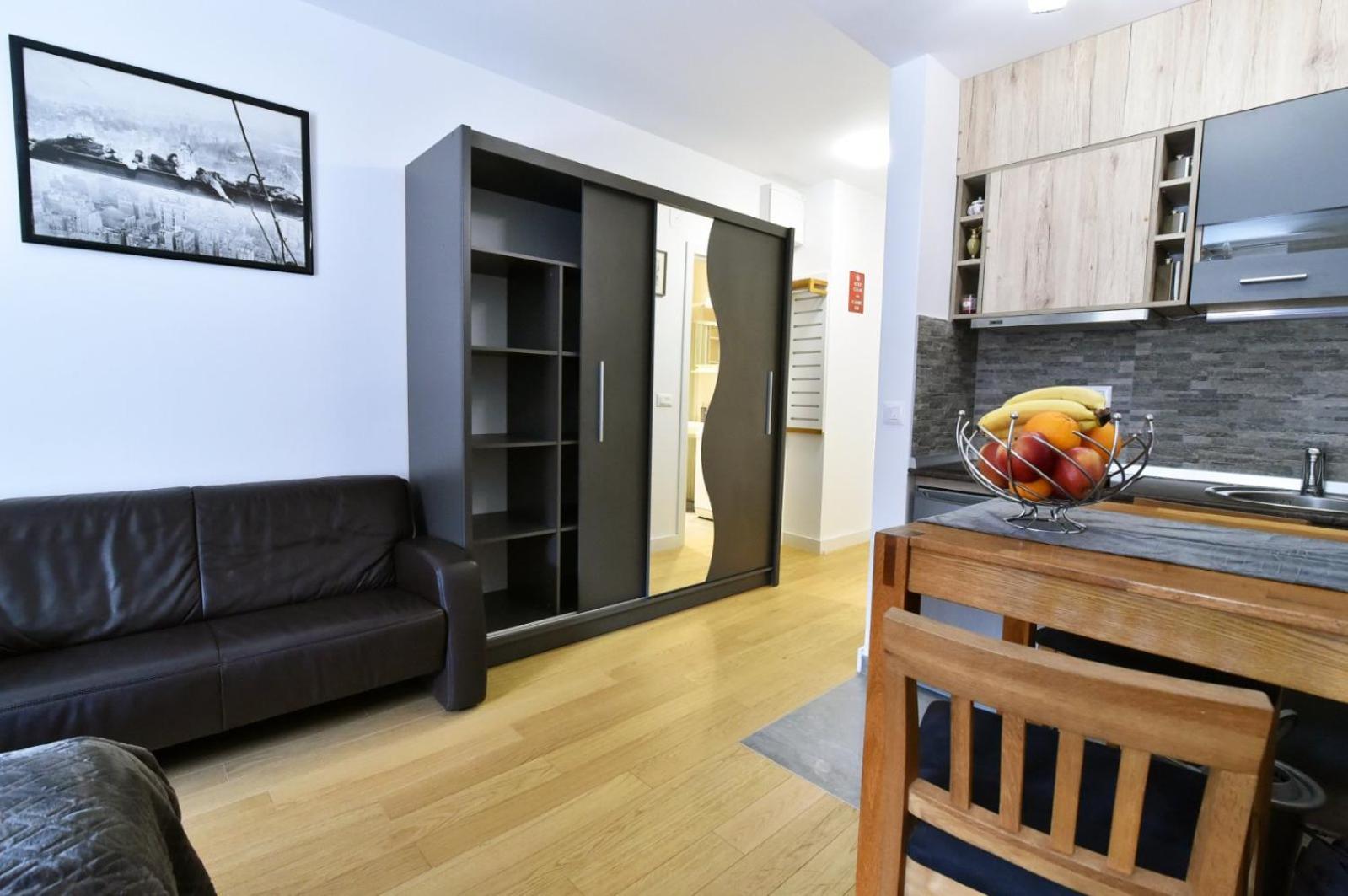 Tayson Square Dorcol New Location free garage view 3