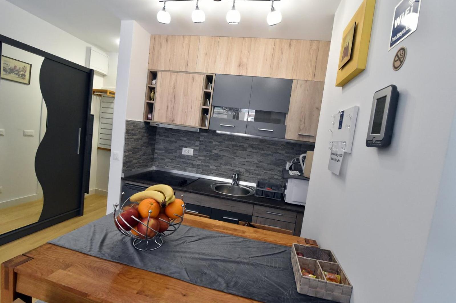 Tayson Square Dorcol New Location free garage view 5