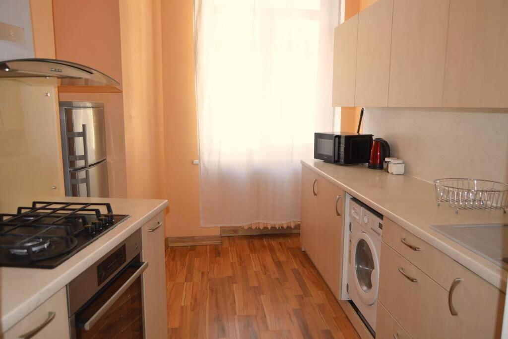 Spacious Old Town Family & Friends Peachy Two bedrooms Apartment, Nearby the Riga Presidential Castle