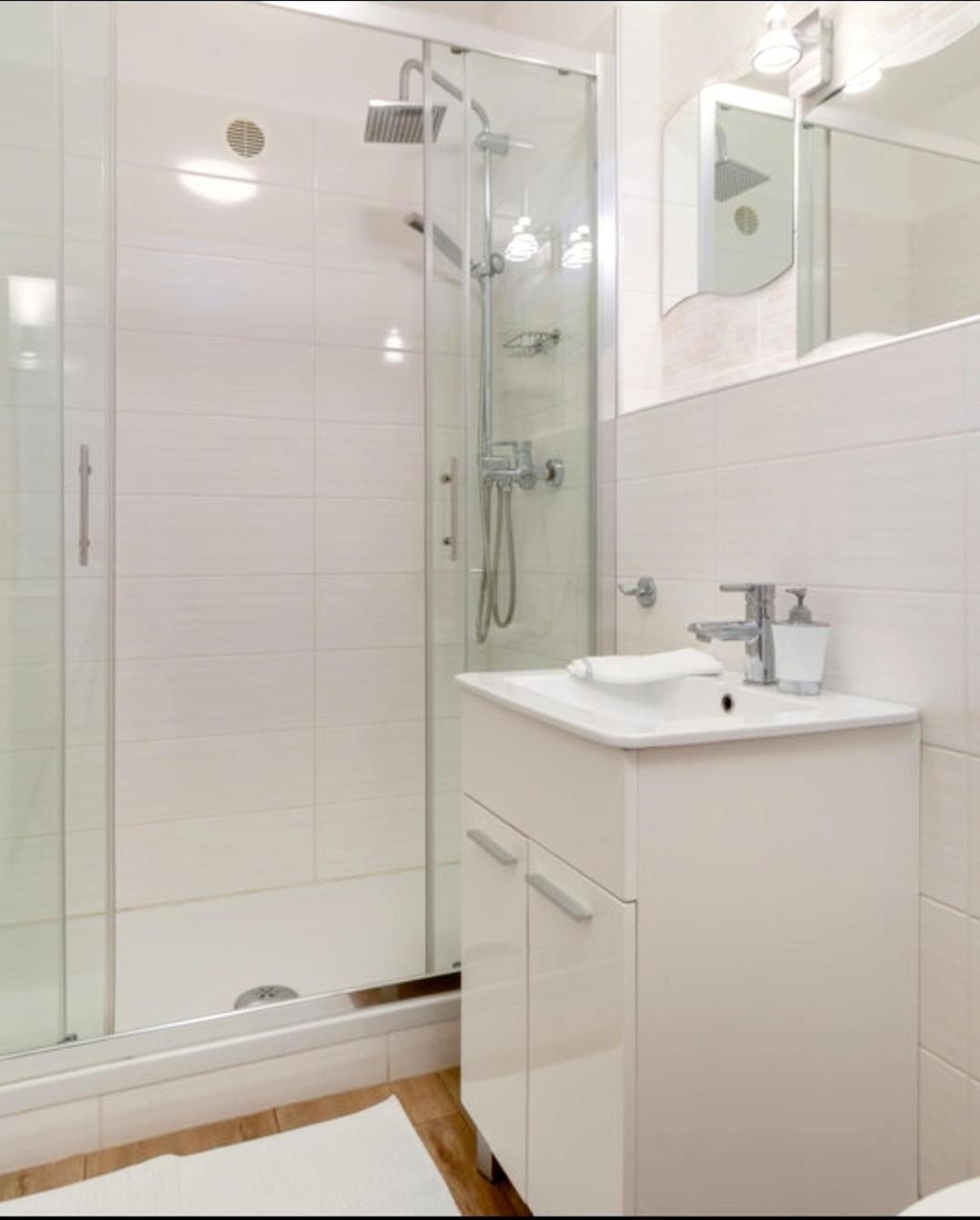 Mare & Bartol en Bribir — bathroom