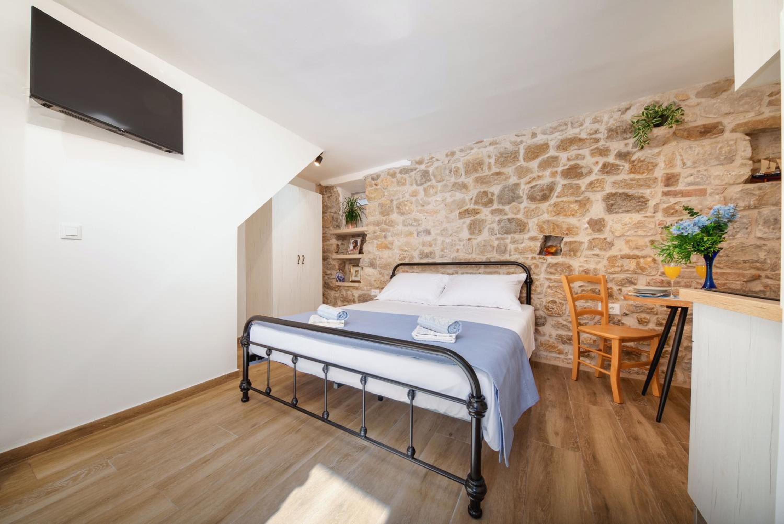 Apartments Jerolim