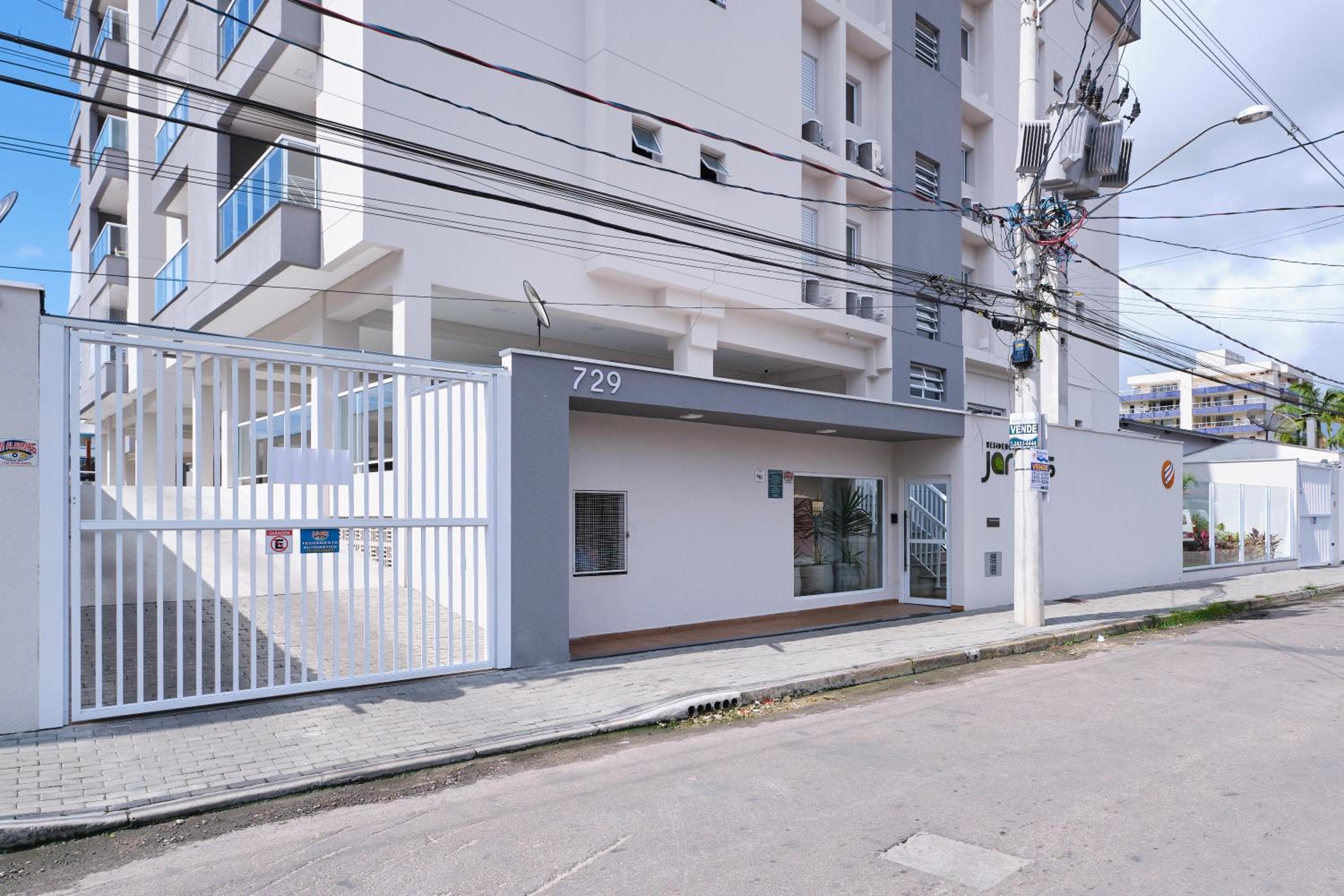 2 QUARTOS com Churrasqueira na Varanda, Piscina, Garagem interna, WiFi 500mbps, Ar Condicionado e Telas de Proteção