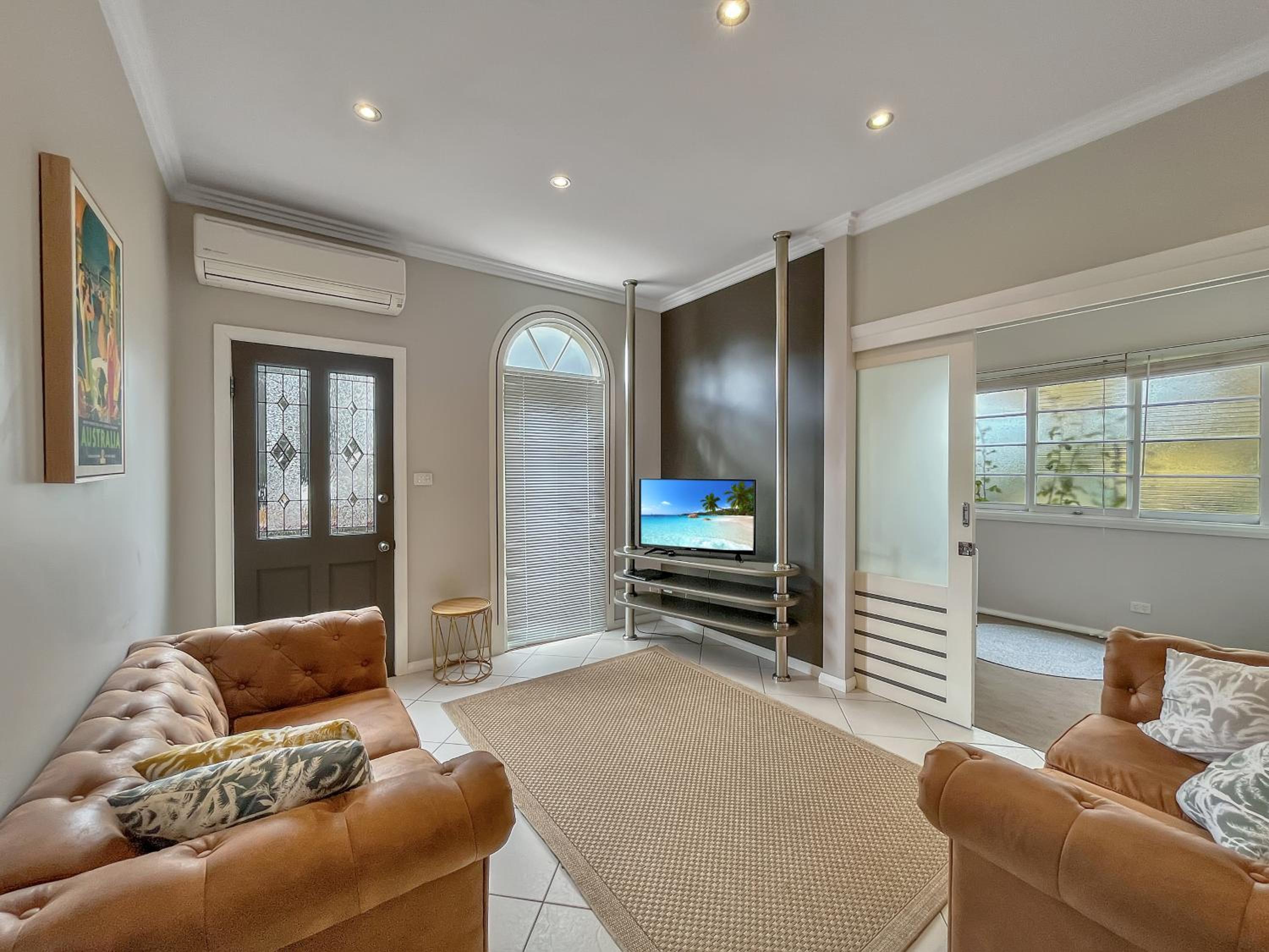 Bright 3-bedroom apartment - Central Armidale view 2
