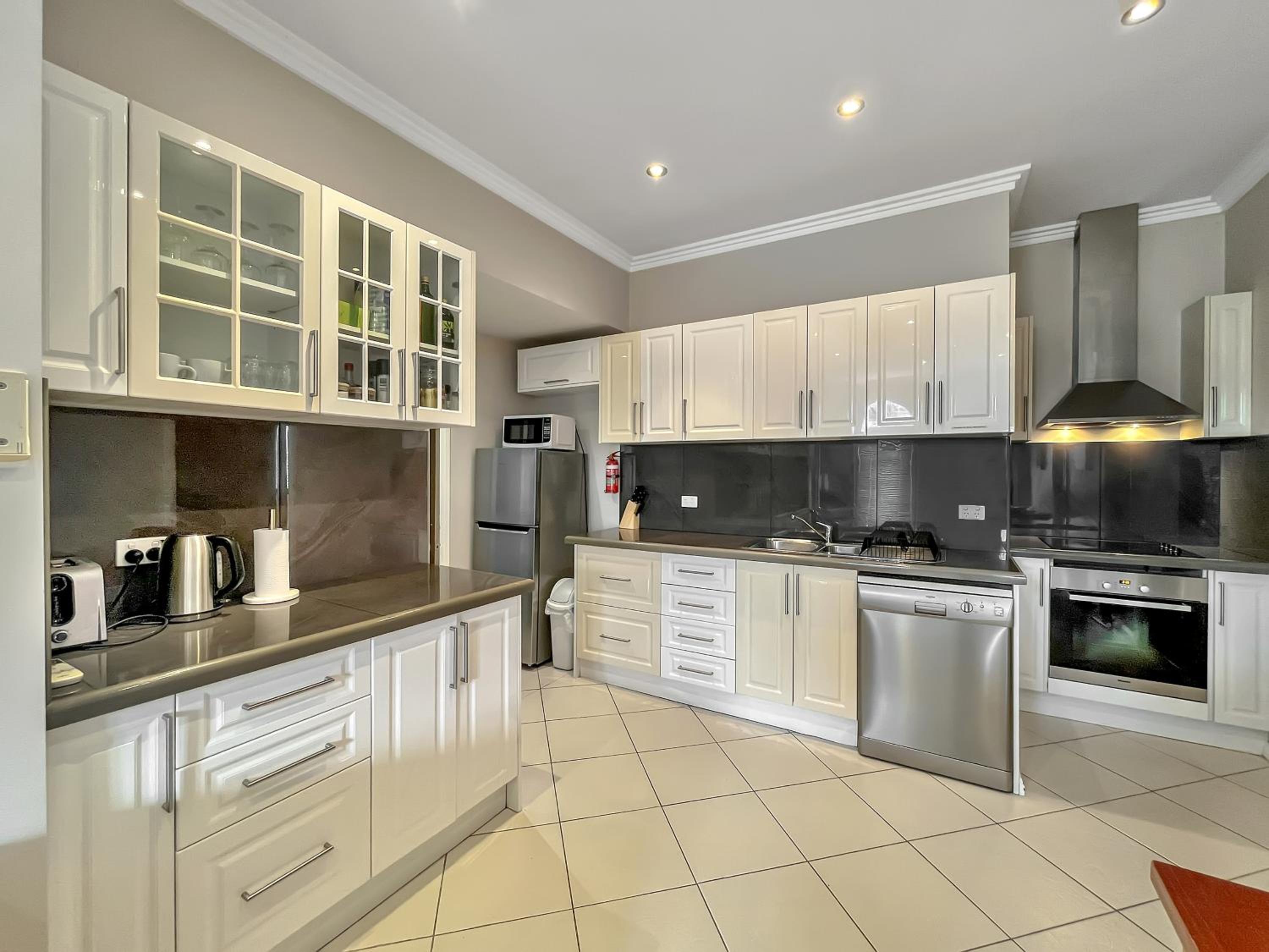 Bright 3-bedroom apartment - Central Armidale view 3