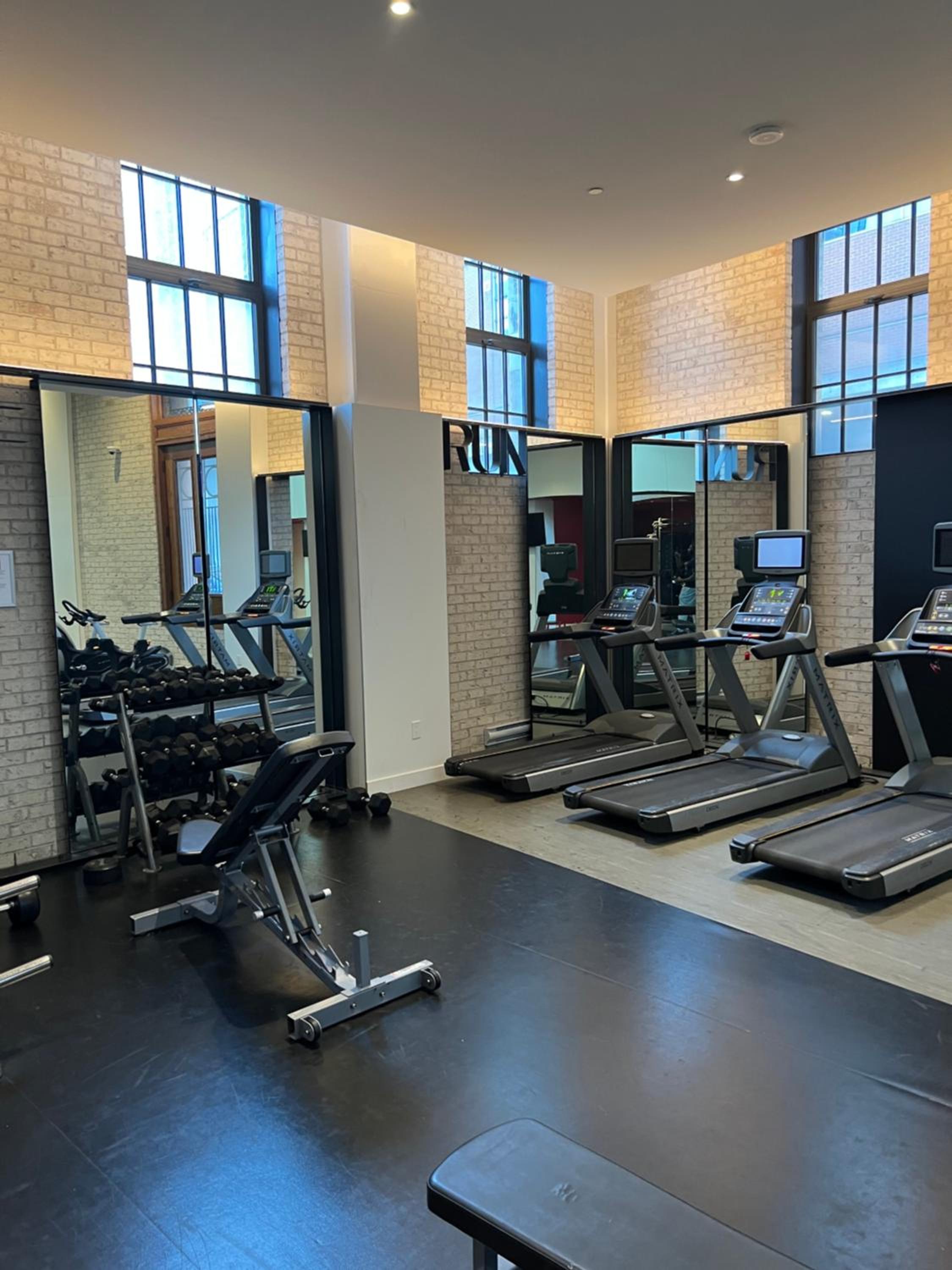 Beautiful one bedroom downtown Condo with pool and free parking