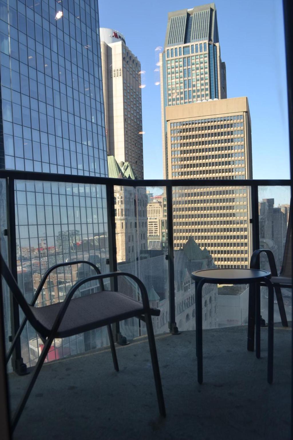 Beautiful one bedroom downtown Condo with pool and free parking