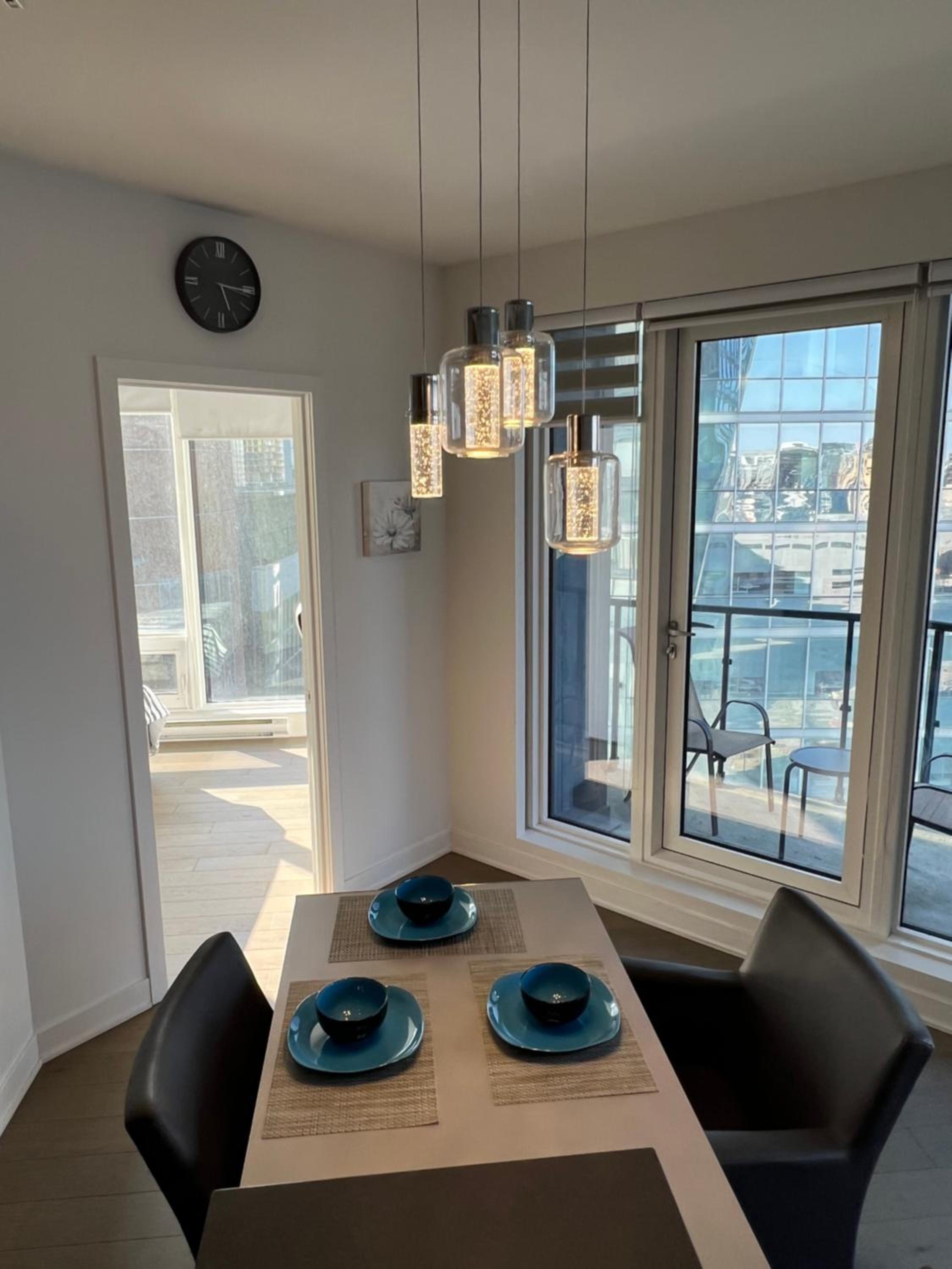 Beautiful one bedroom downtown Condo with pool and free parking