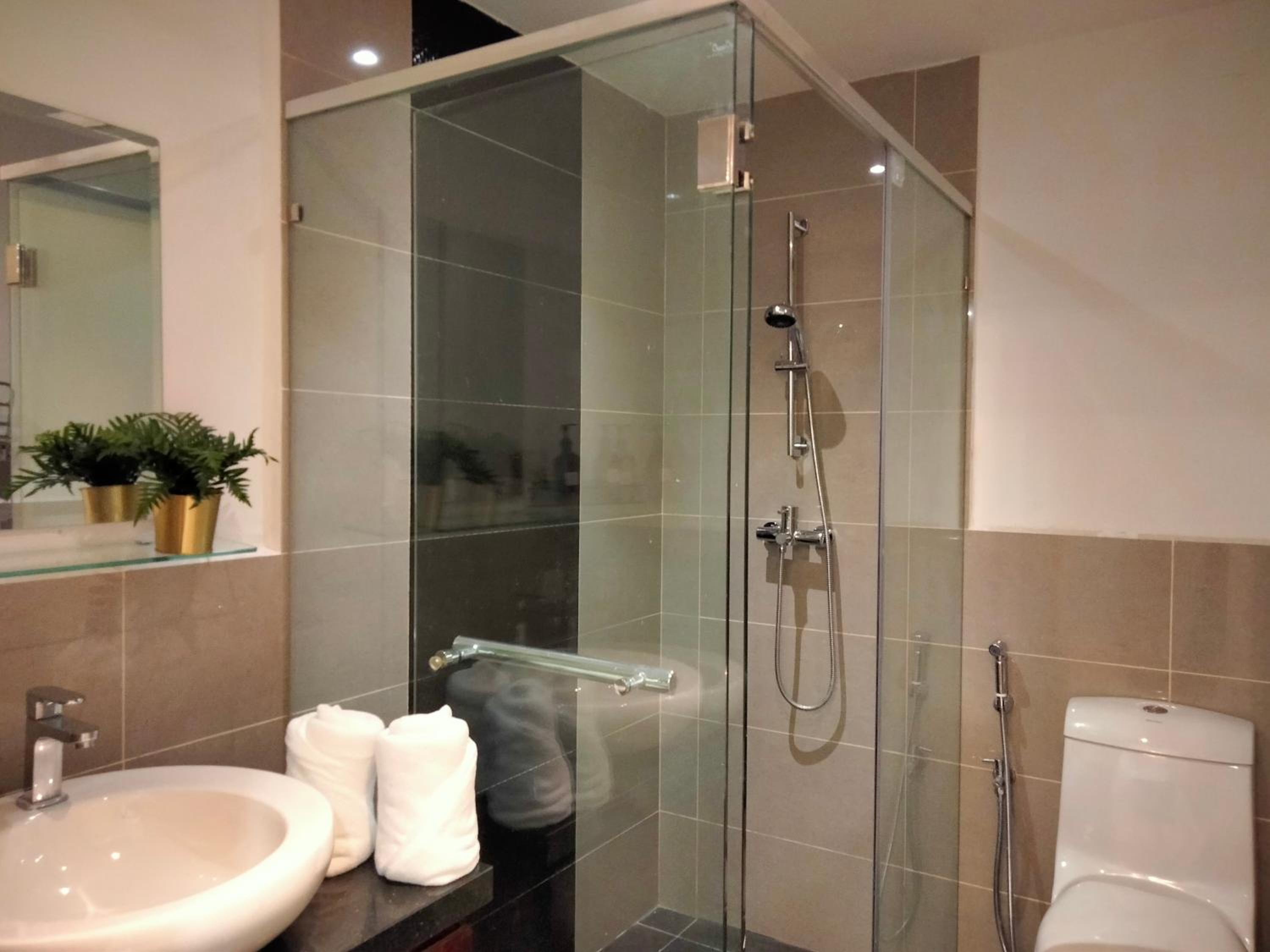 Bangsar Trade Center Studio 4pax I HomeBrickz