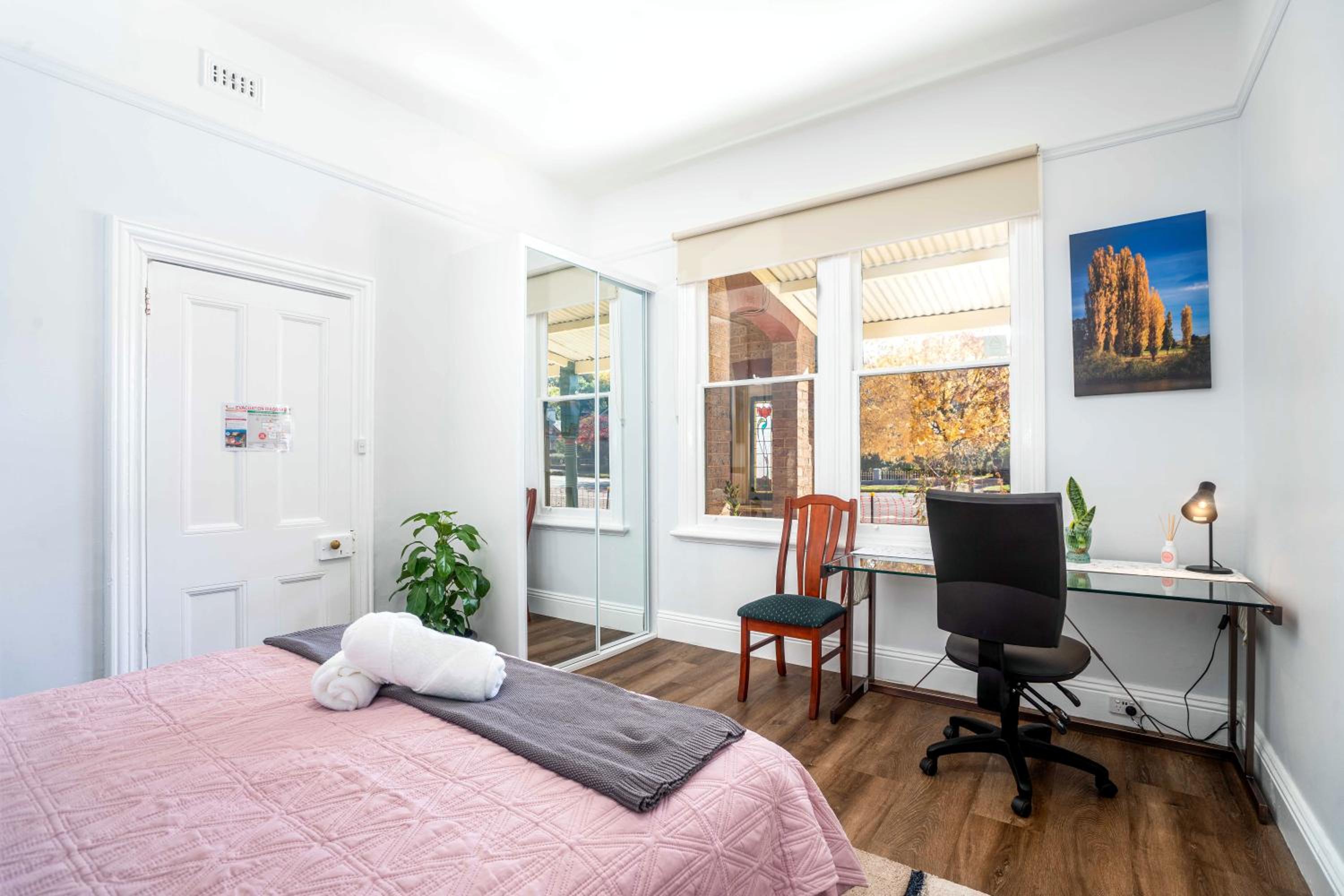 King & Queen Bed - Apartment on Summer Near Cook Park - CBD