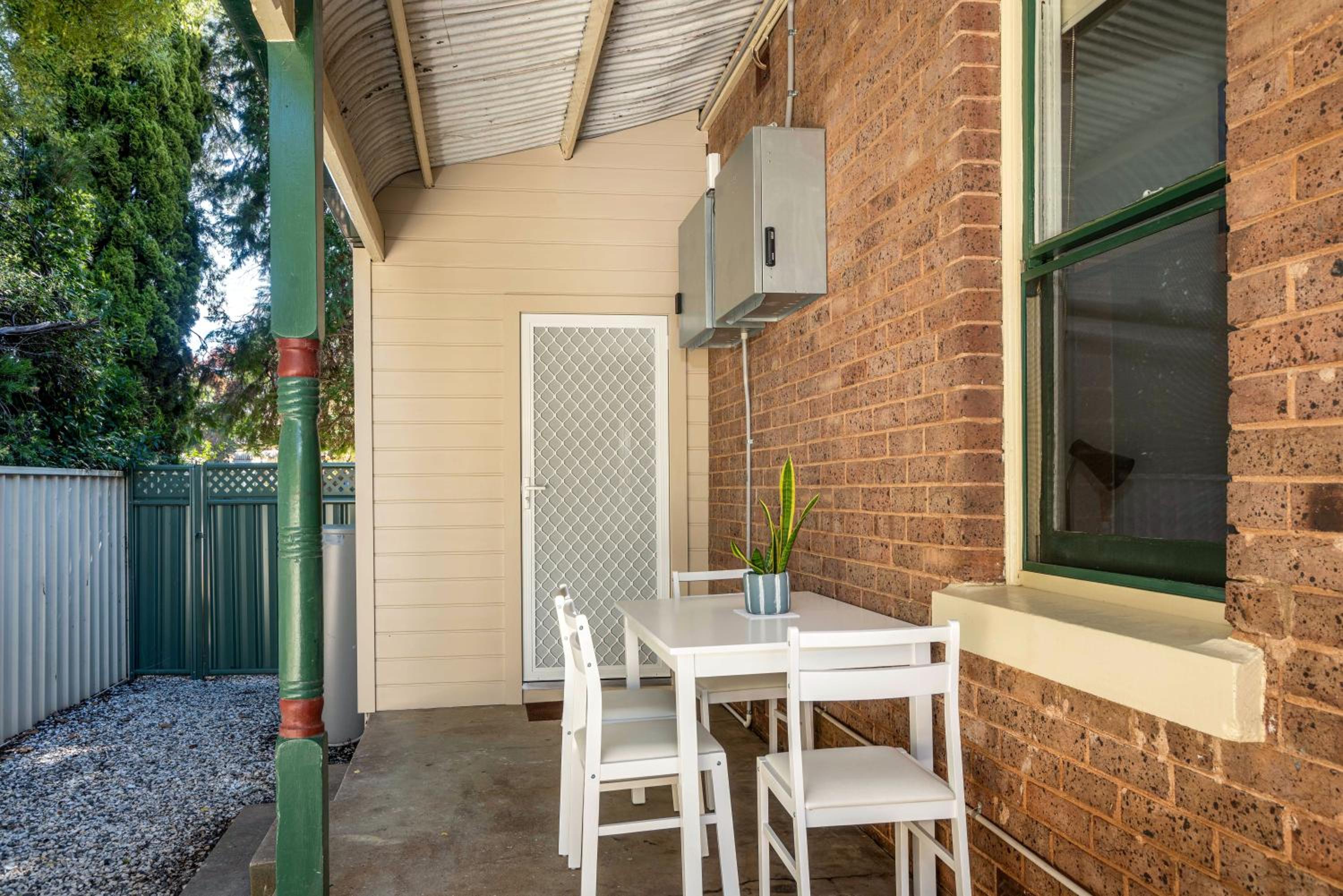 King & Queen Bed - Apartment on Summer Near Cook Park - CBD