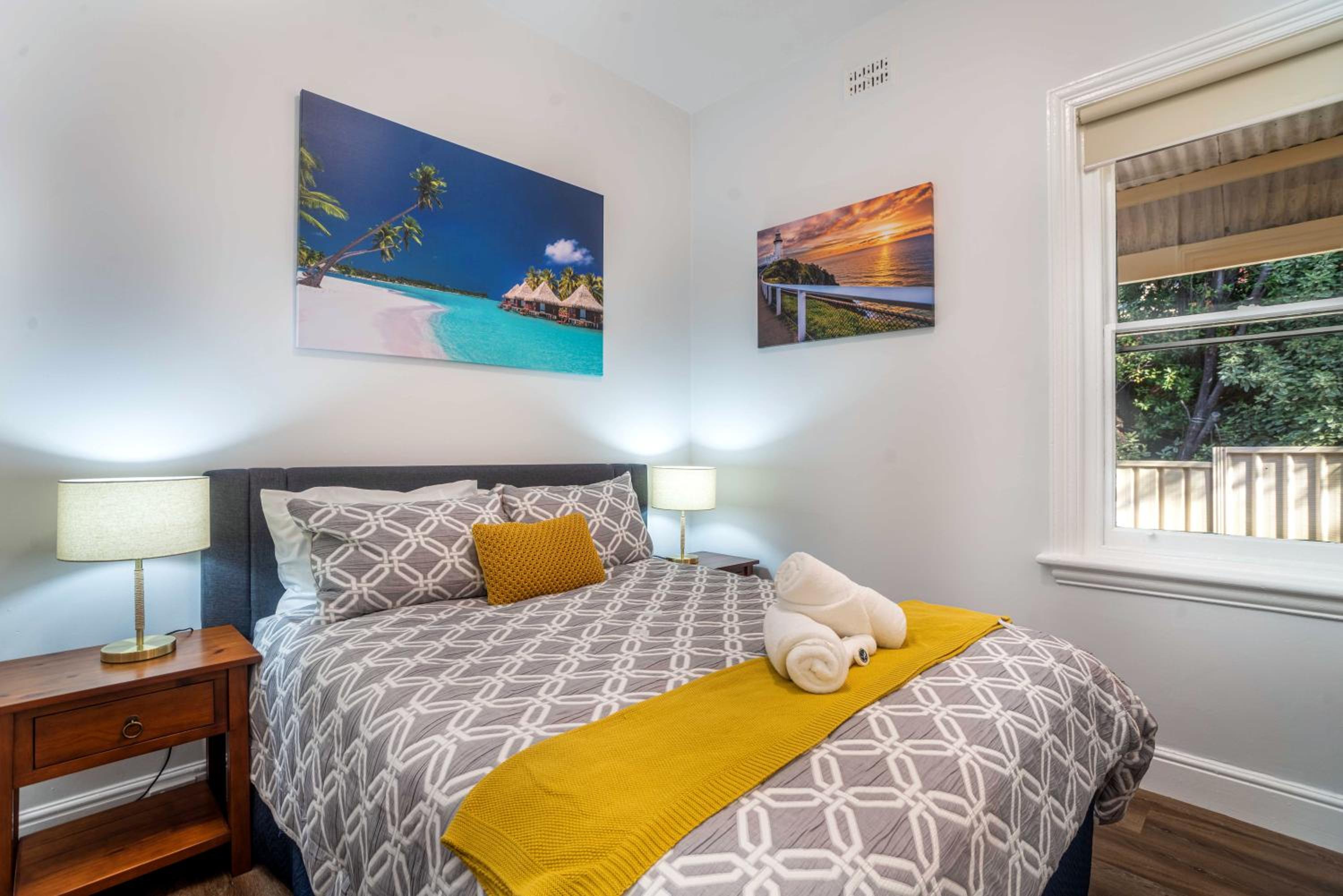 King & Queen Bed - Apartment on Summer Near Cook Park - CBD